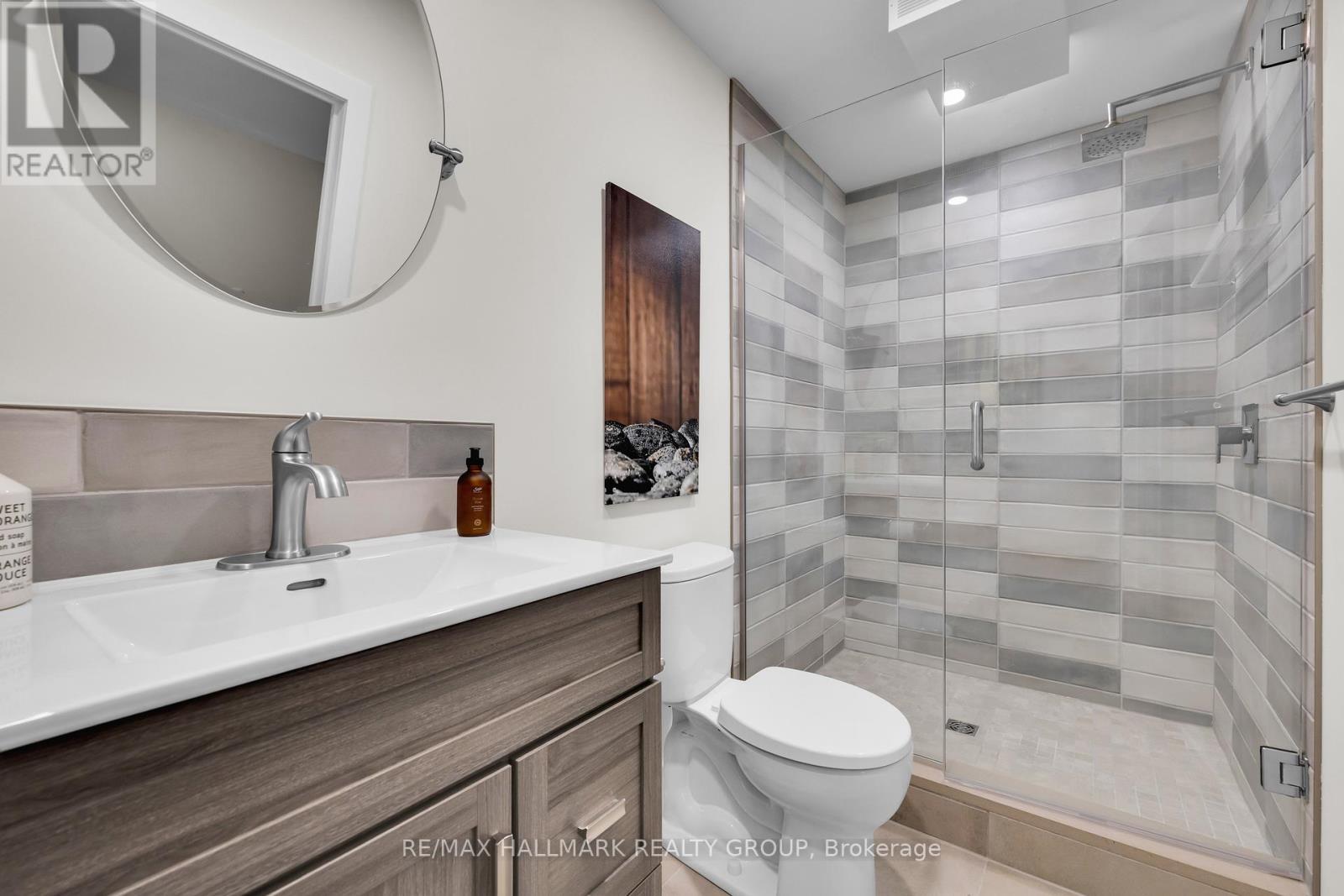 1976 Lenester Avenue, Ottawa, ON - Indoor Photo Showing Bathroom
