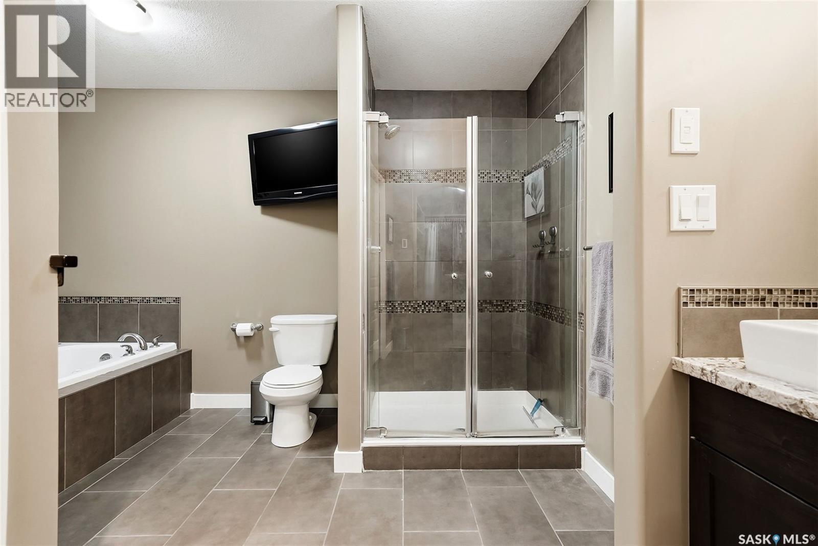 4127 Cumberland Road E, Regina, SK - Indoor Photo Showing Bathroom