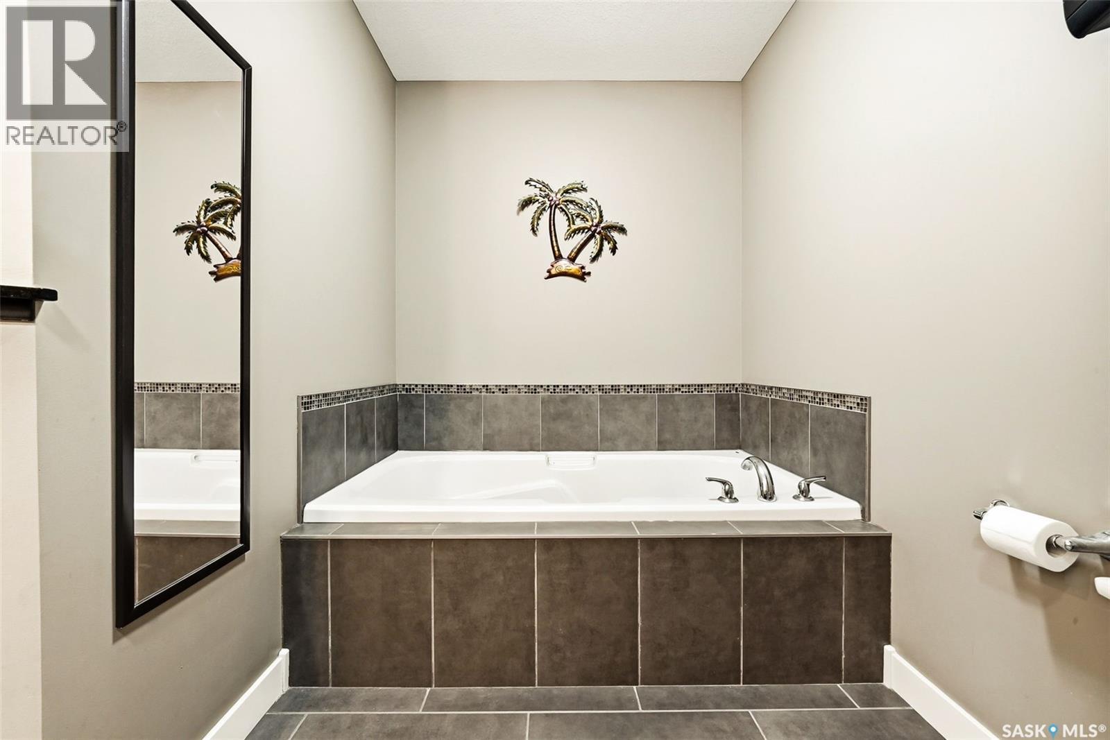 4127 Cumberland Road E, Regina, SK - Indoor Photo Showing Bathroom