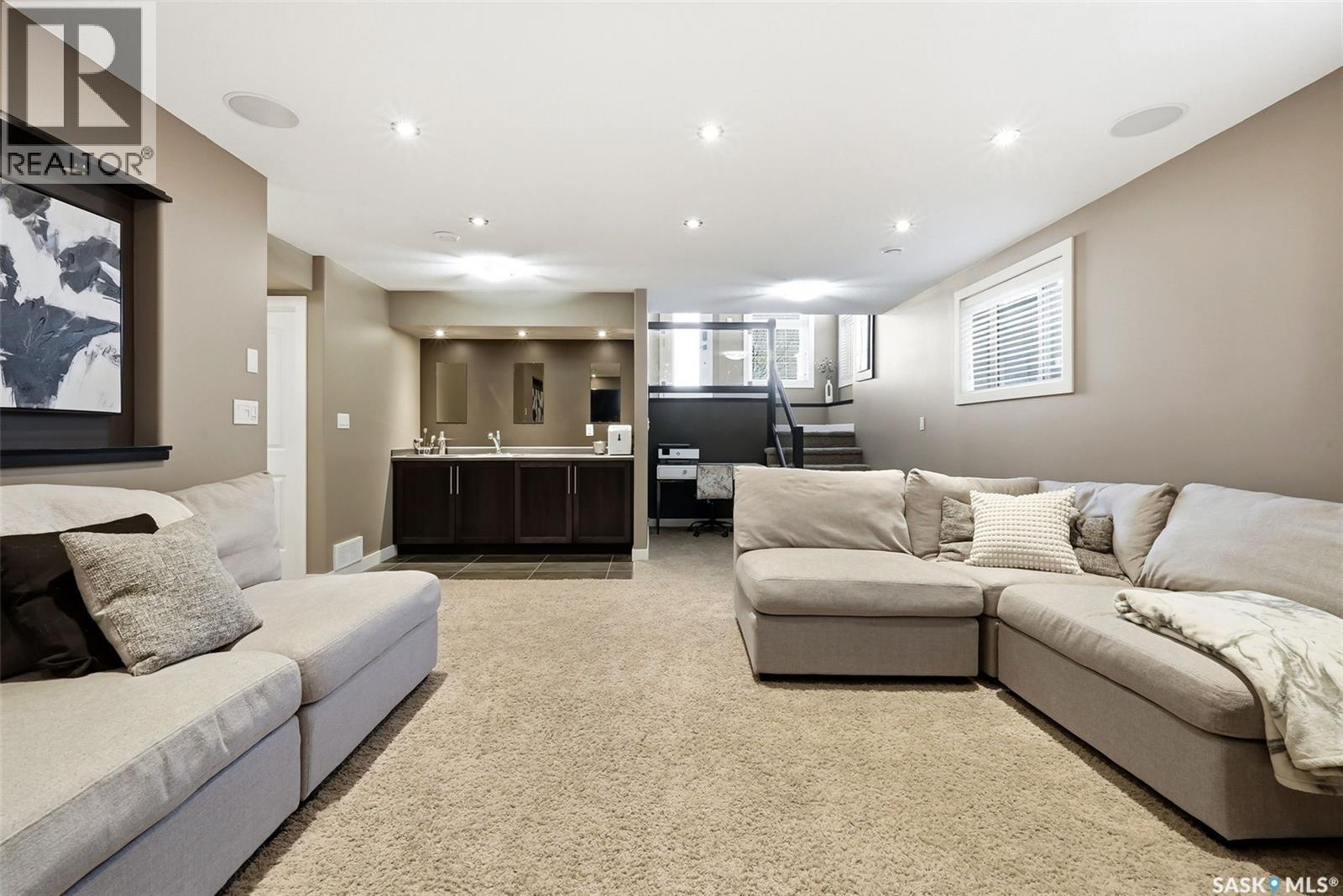 4127 Cumberland Road E, Regina, SK - Indoor Photo Showing Living Room