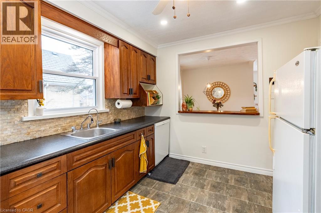 69 Lowrey Avenue N, Cambridge, ON - Indoor Photo Showing Other Room