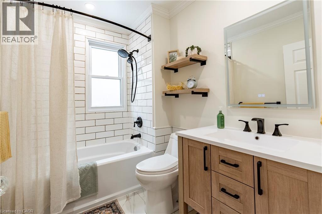 69 Lowrey Avenue N, Cambridge, ON - Indoor Photo Showing Kitchen
