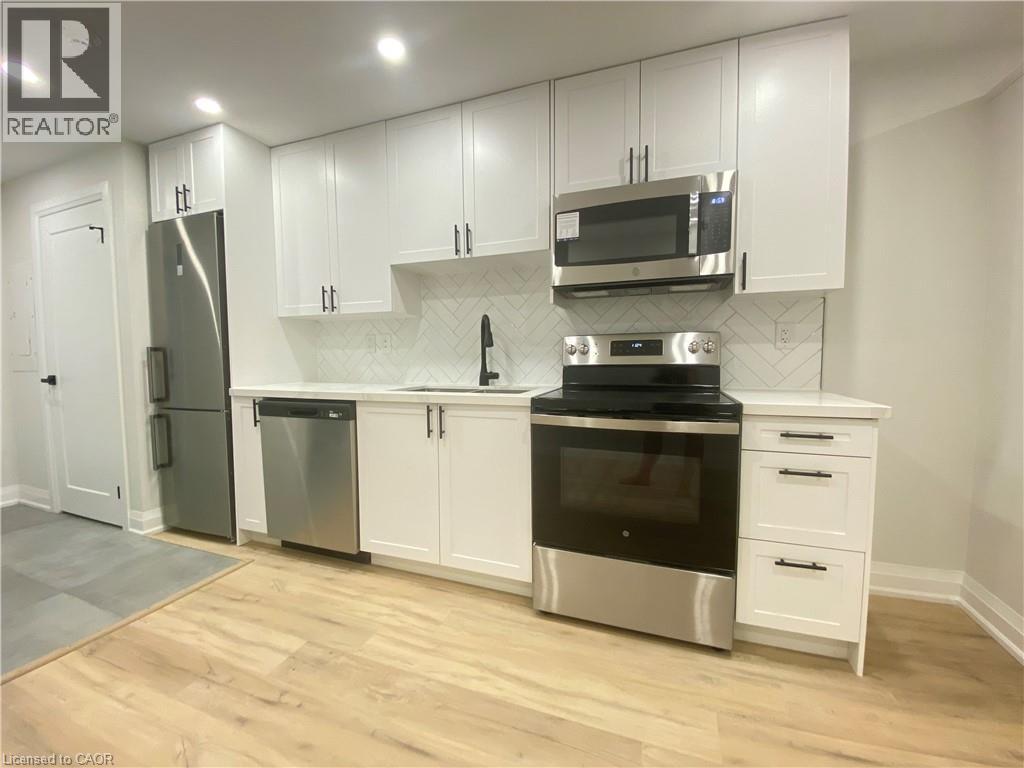 588 Barton Street E Unit# 10, Hamilton, ON - Indoor Photo Showing Kitchen