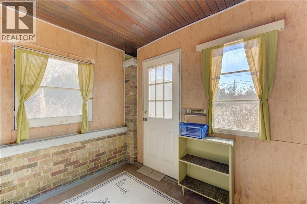 40 Union Street E, Waterloo, ON - Indoor Photo Showing Other Room