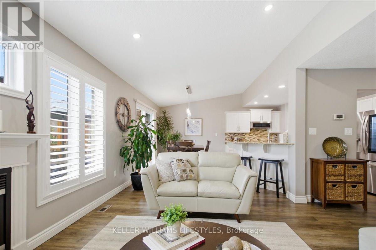 Living room - 779 North Leaksdale Circle, London South (South U), ON - Indoor Photo Showing Living Room