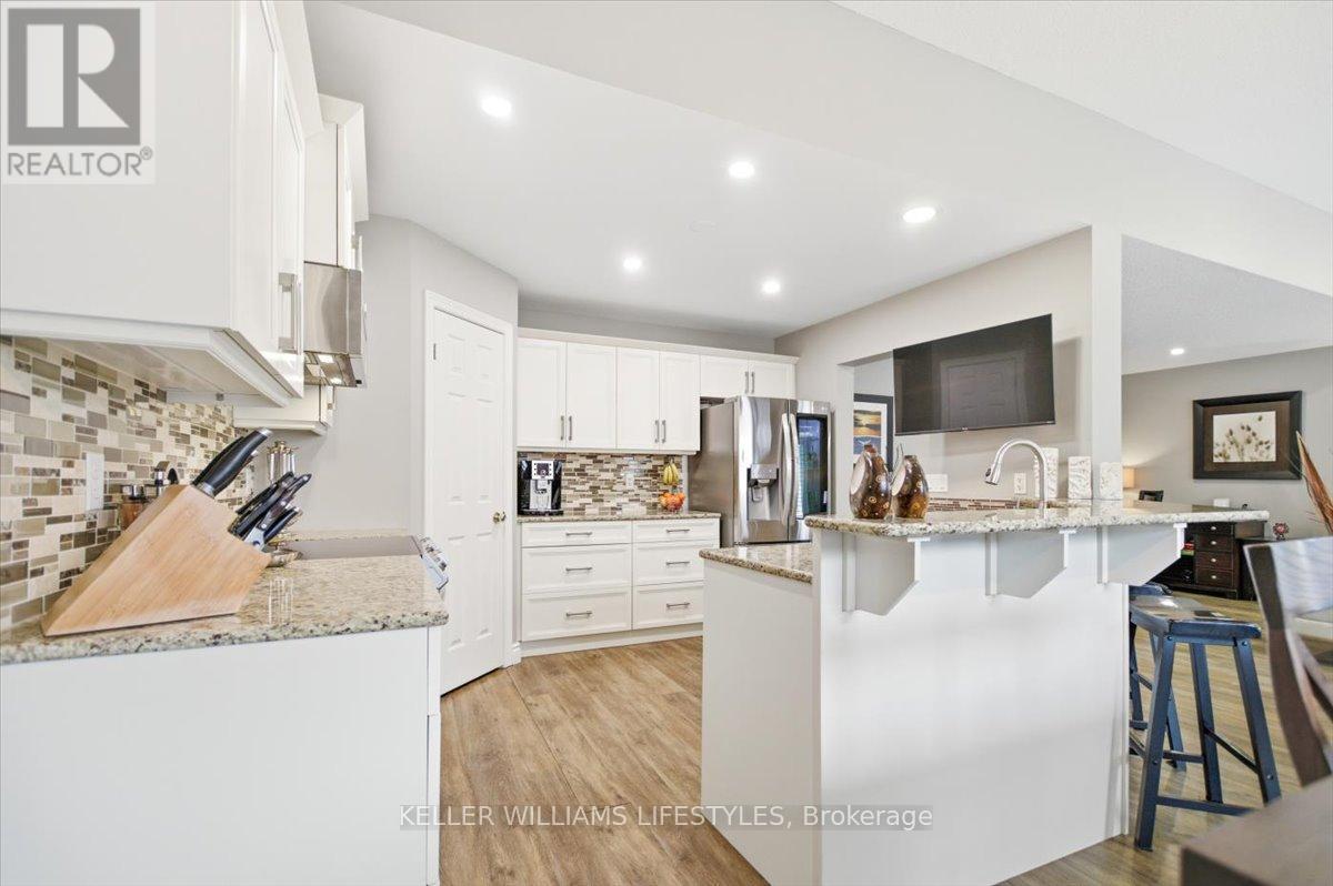 Kitchen - 779 North Leaksdale Circle, London South (South U), ON - Indoor Photo Showing Kitchen With Upgraded Kitchen