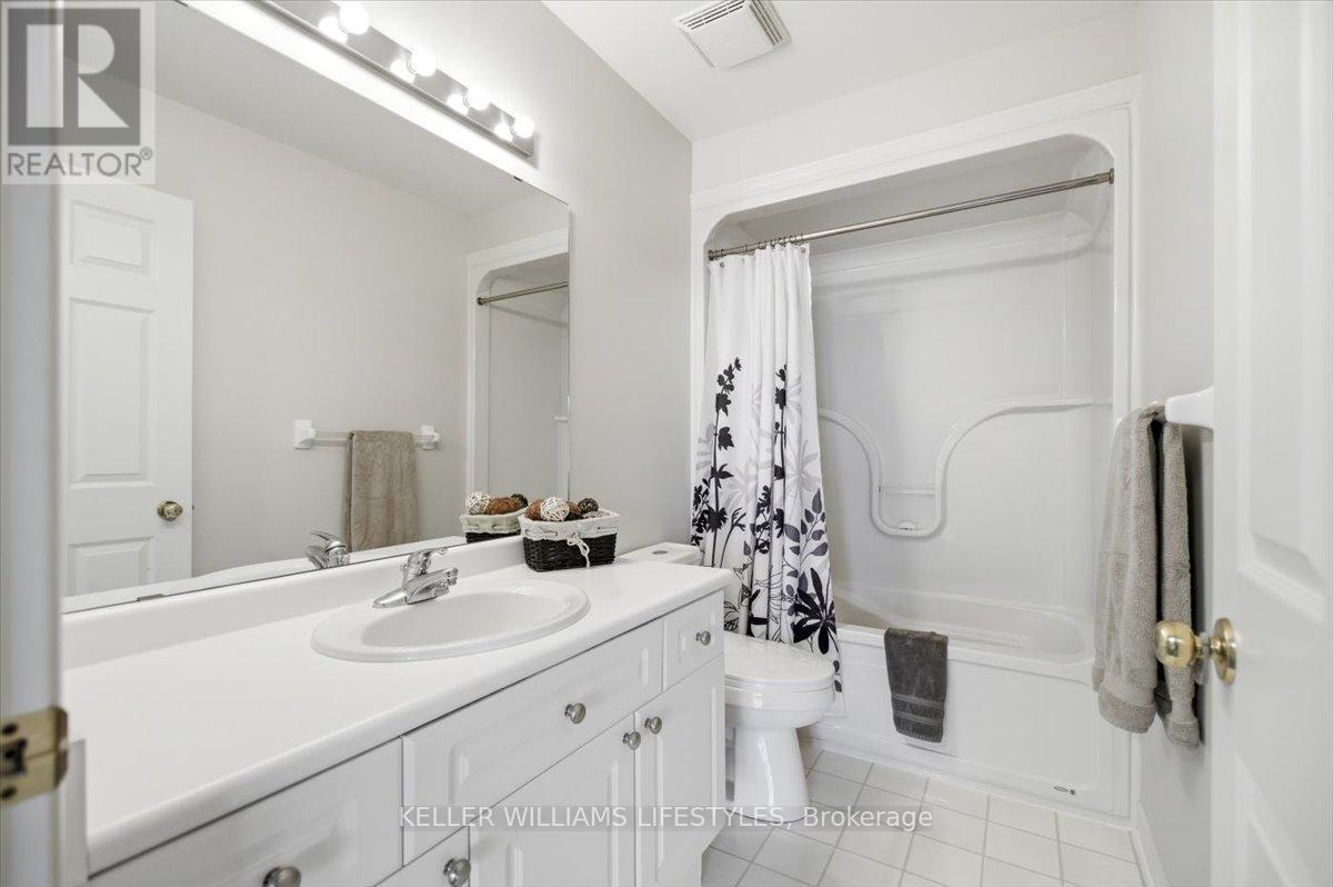 Full Bathroom 2nd floor - 779 North Leaksdale Circle, London South (South U), ON - Indoor Photo Showing Bathroom