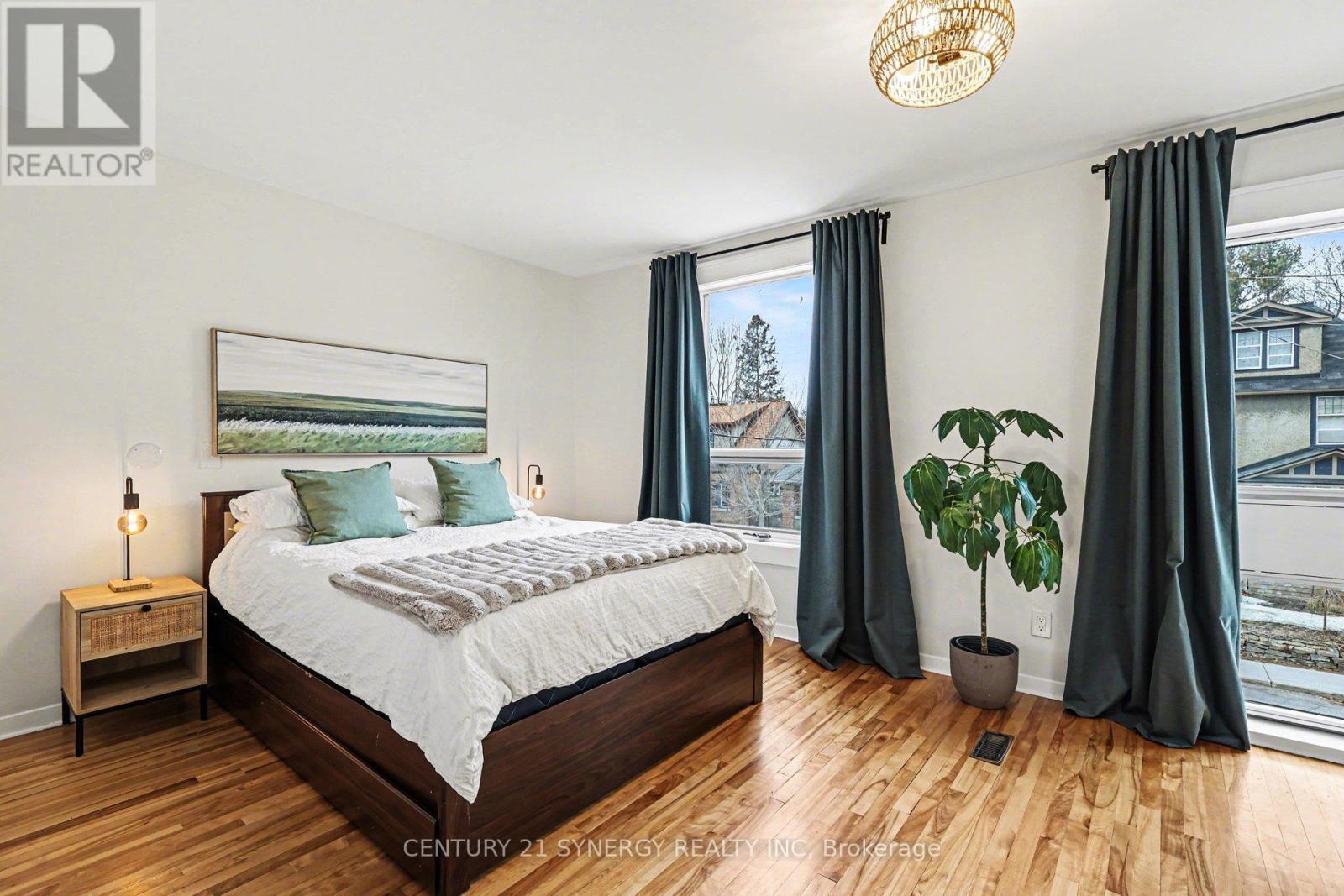 50 Brighton Avenue, Ottawa, ON - Indoor Photo Showing Bedroom