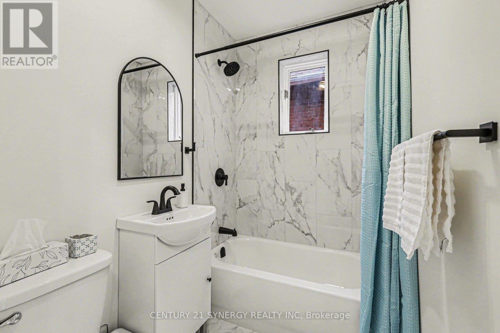 50 Brighton Avenue, Ottawa, ON - Indoor Photo Showing Bathroom