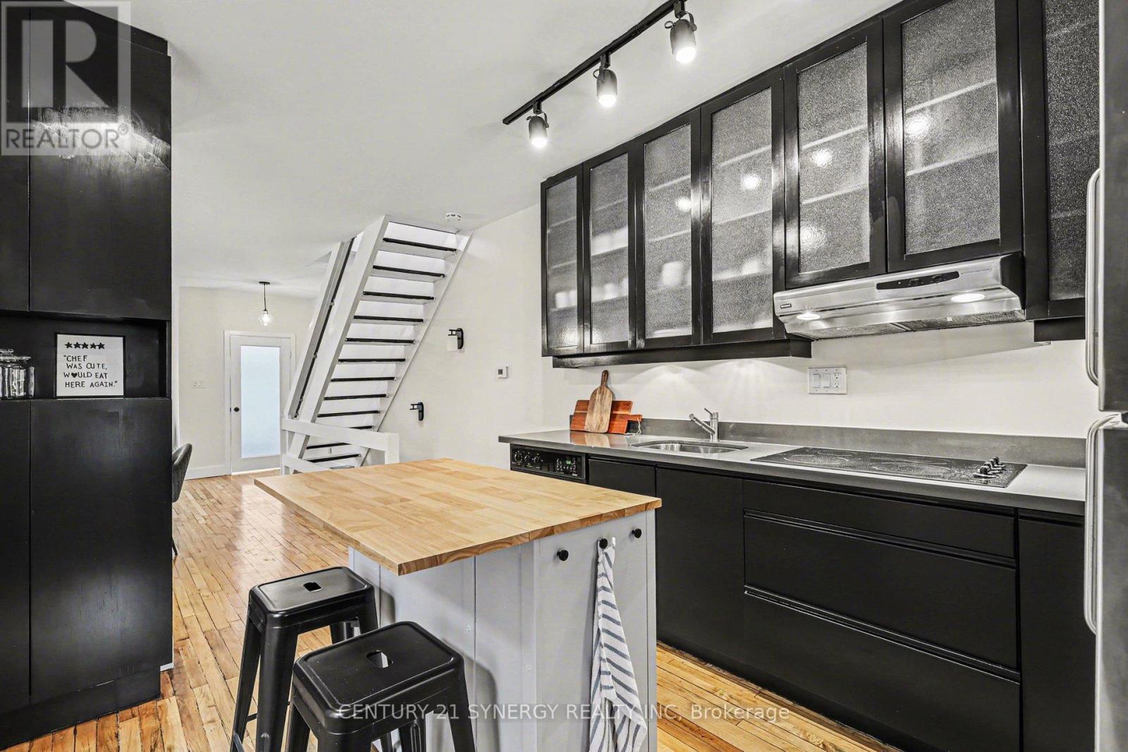 50 Brighton Avenue, Ottawa, ON - Indoor Photo Showing Kitchen