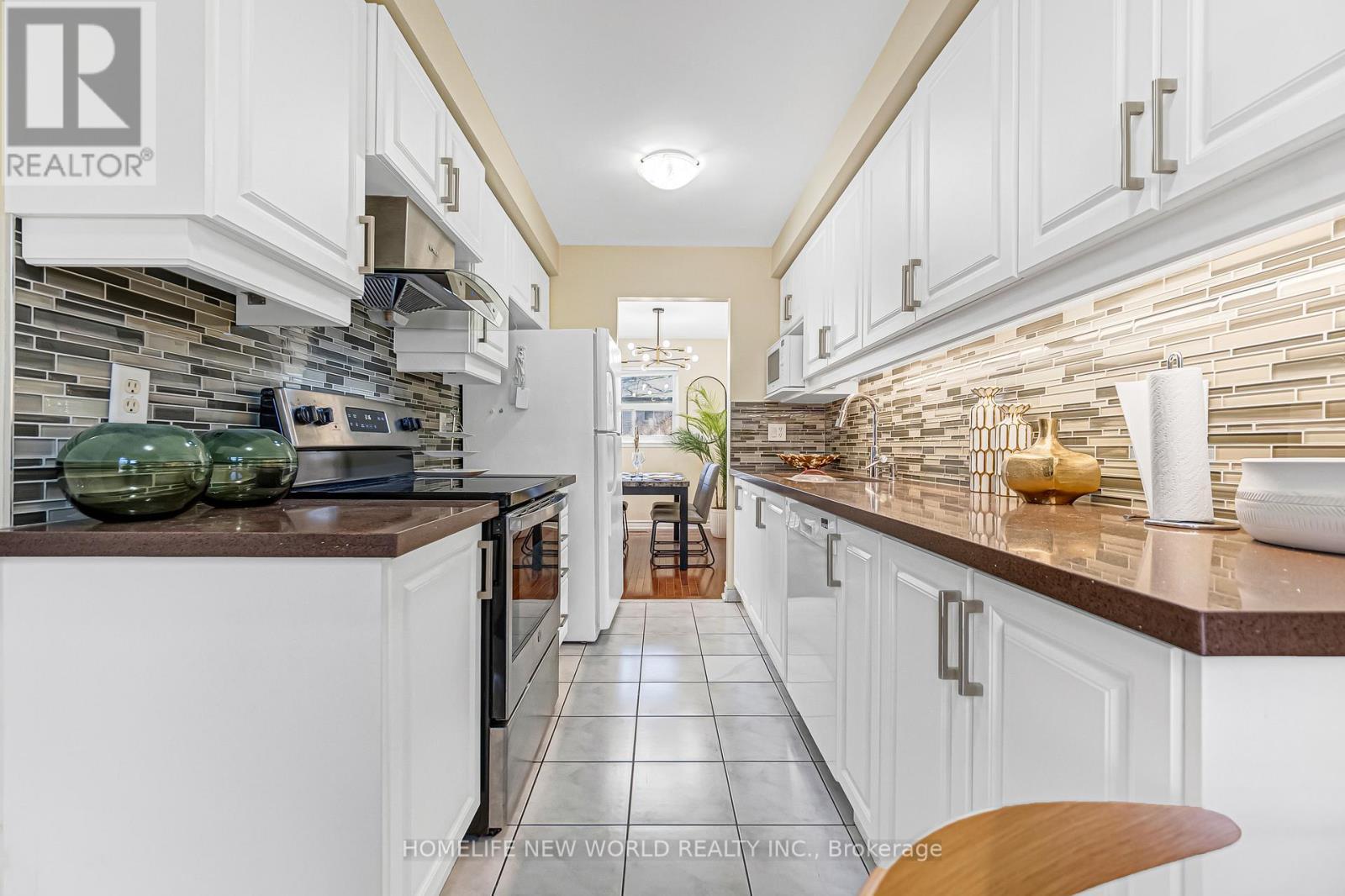 76 Bowman Way, Markham, ON - Indoor Photo Showing Kitchen With Upgraded Kitchen