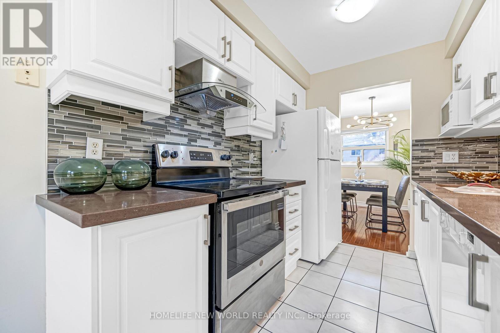 76 Bowman Way, Markham, ON - Indoor Photo Showing Kitchen