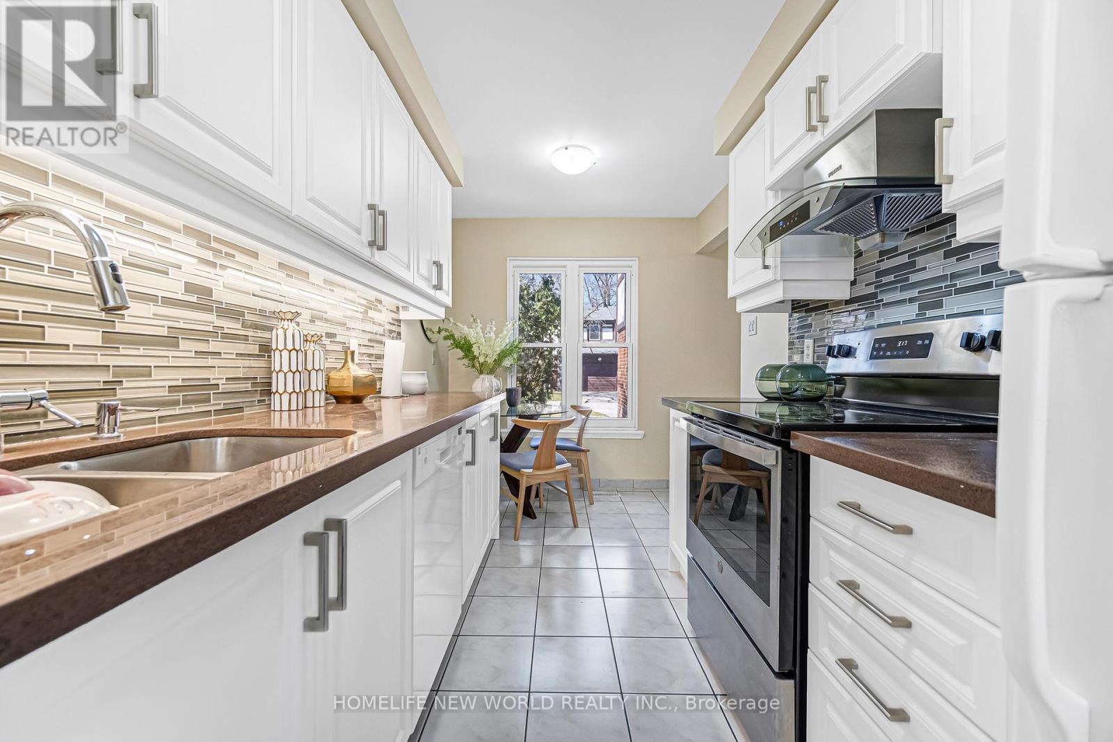 76 Bowman Way, Markham, ON - Indoor Photo Showing Kitchen With Double Sink