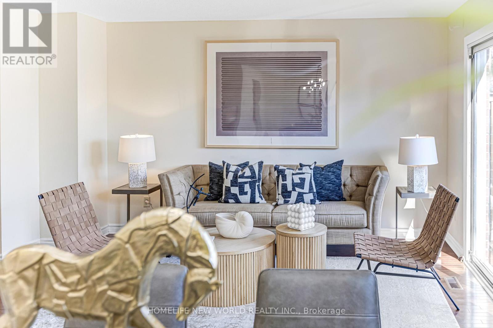 76 Bowman Way, Markham, ON - Indoor Photo Showing Living Room