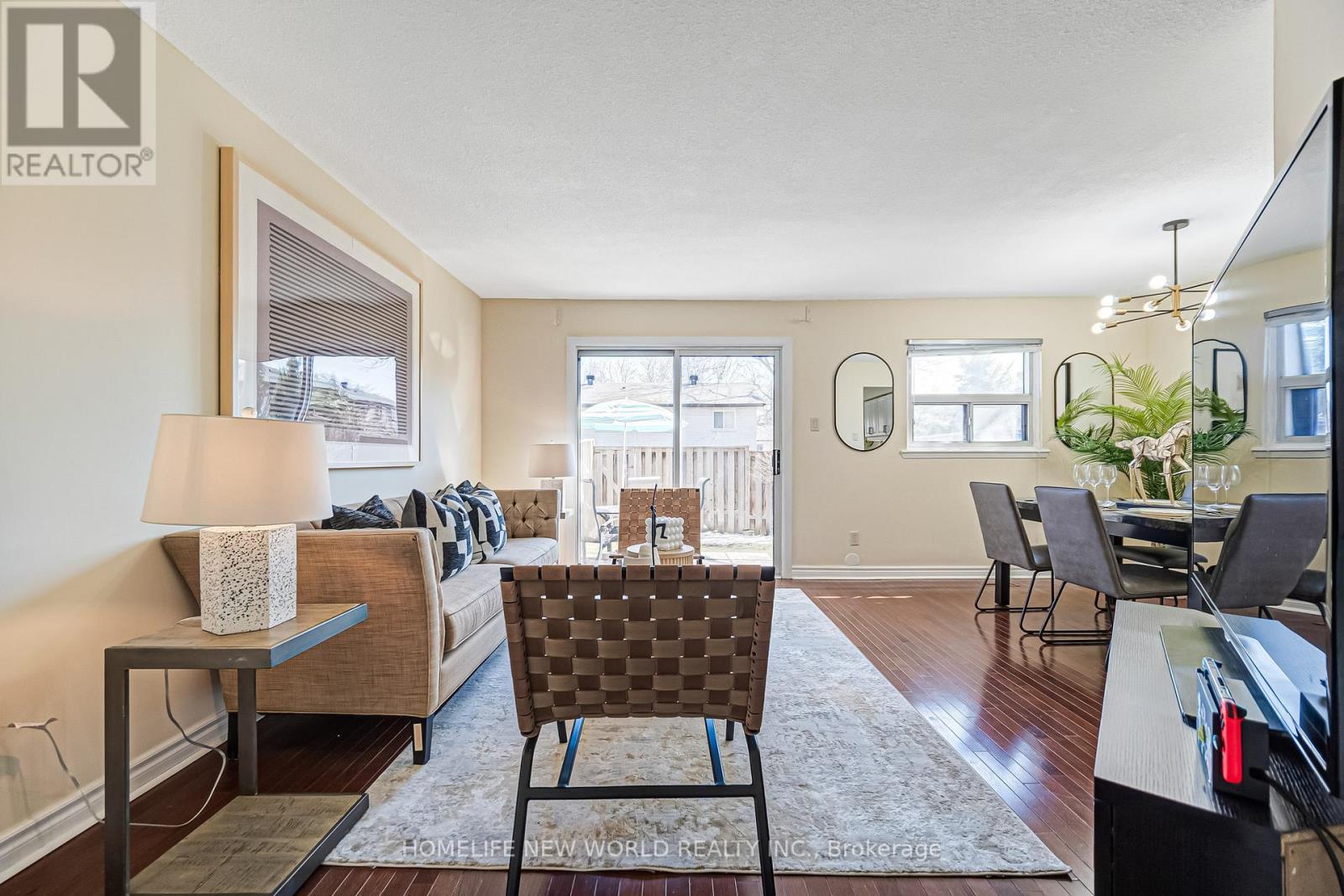 76 Bowman Way, Markham, ON - Indoor Photo Showing Living Room