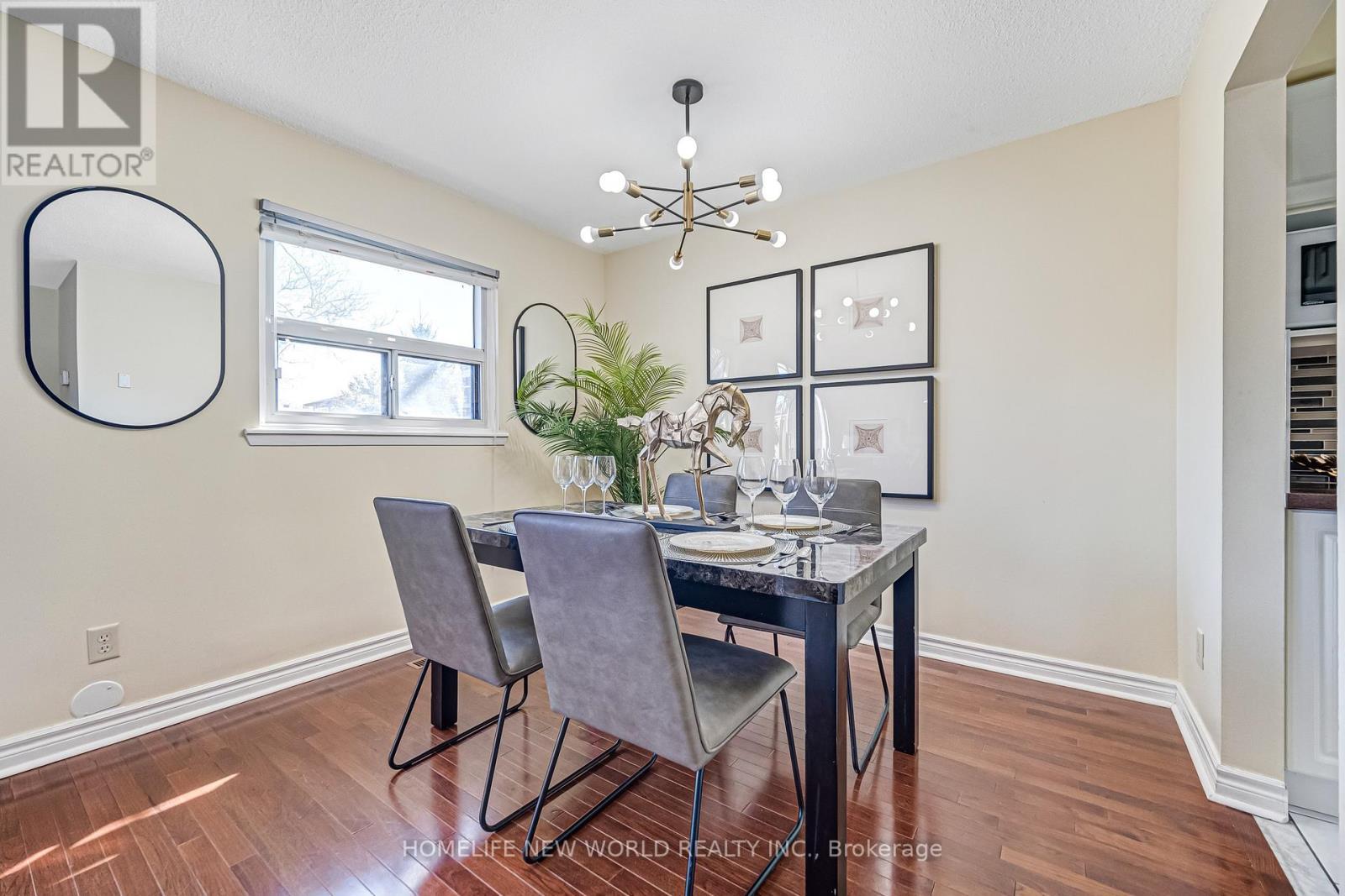 76 Bowman Way, Markham, ON - Indoor Photo Showing Dining Room