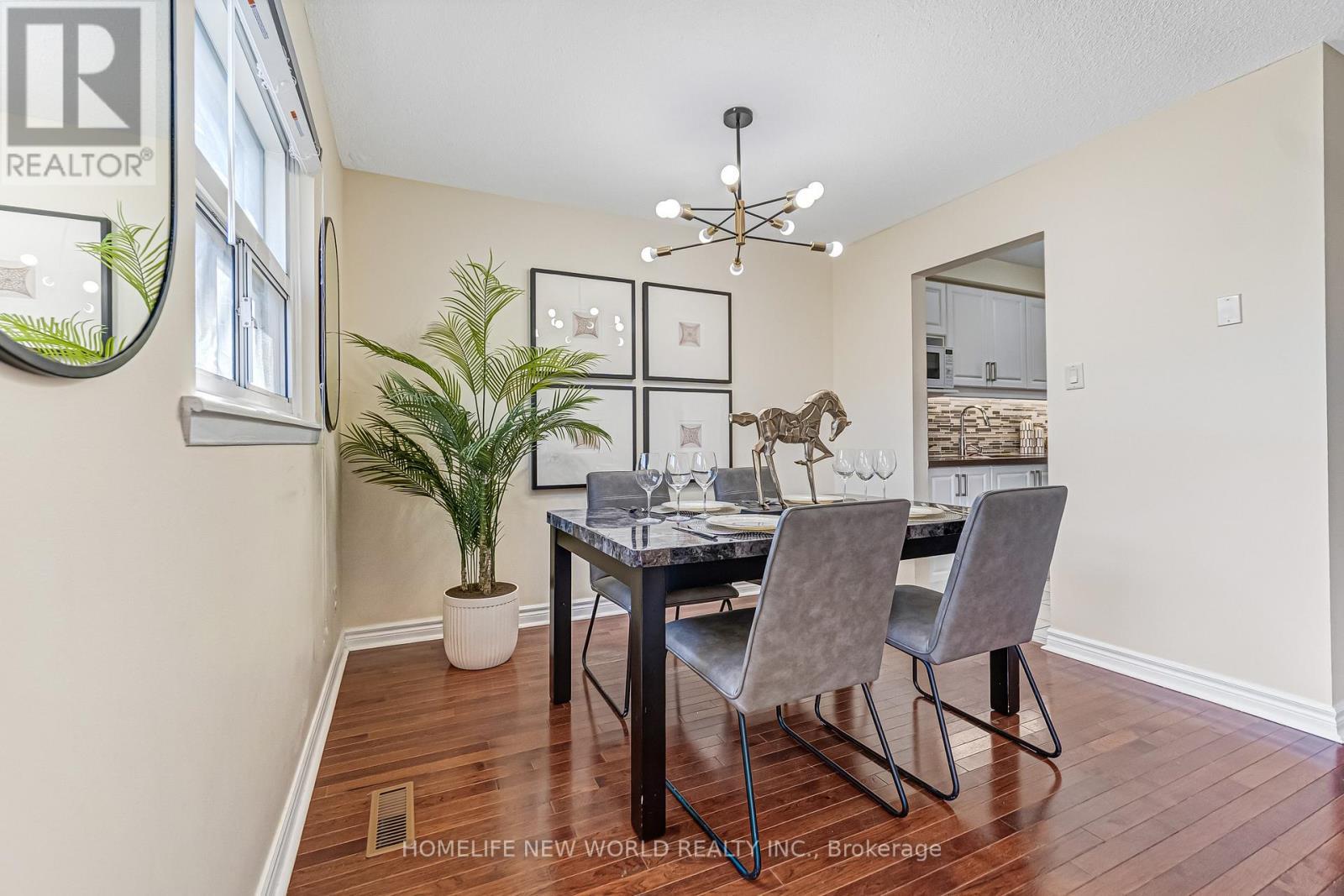 76 Bowman Way, Markham, ON - Indoor Photo Showing Dining Room