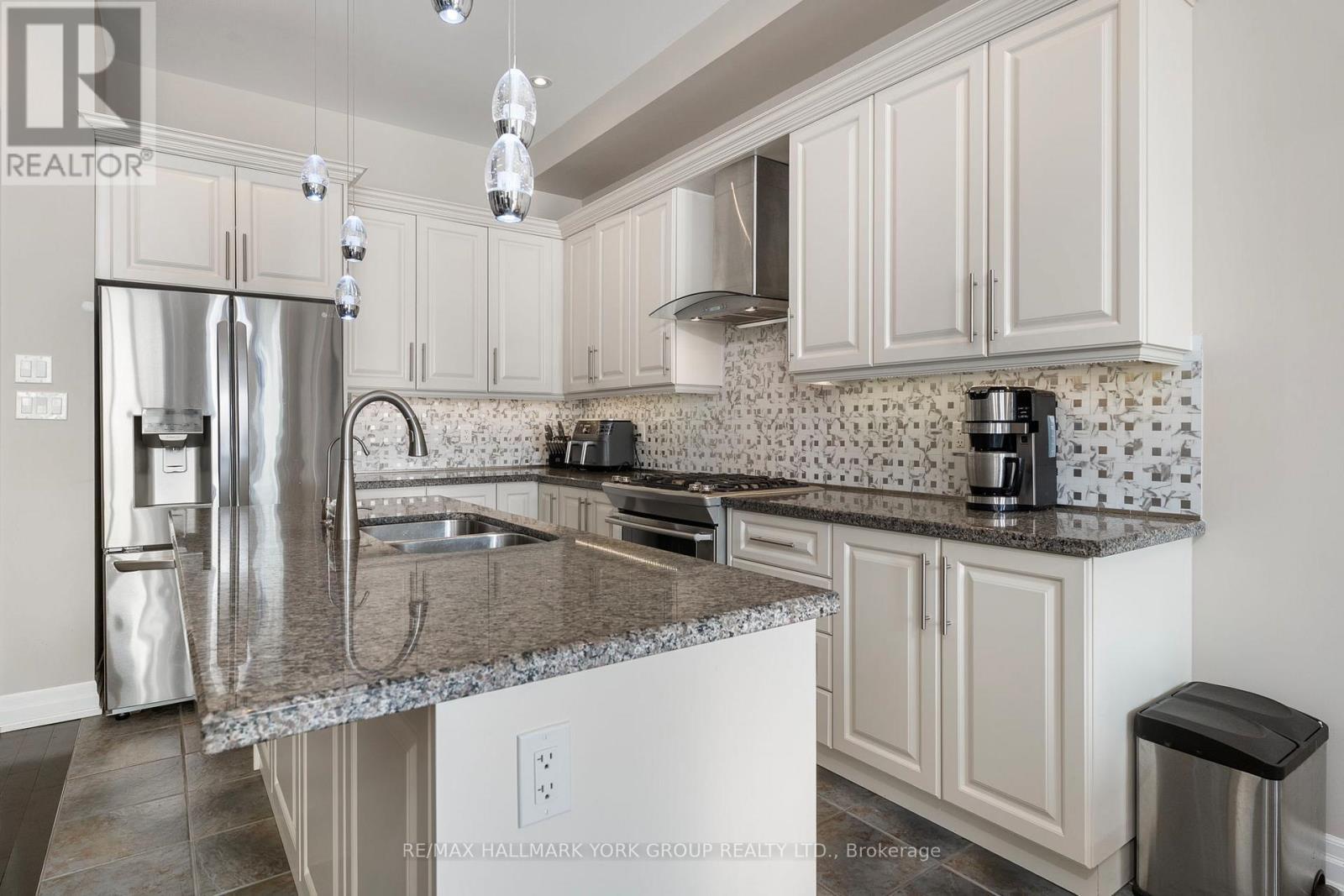 45 Robert Berry Crescent, King, ON - Indoor Photo Showing Kitchen With Stainless Steel Kitchen With Double Sink With Upgraded Kitchen
