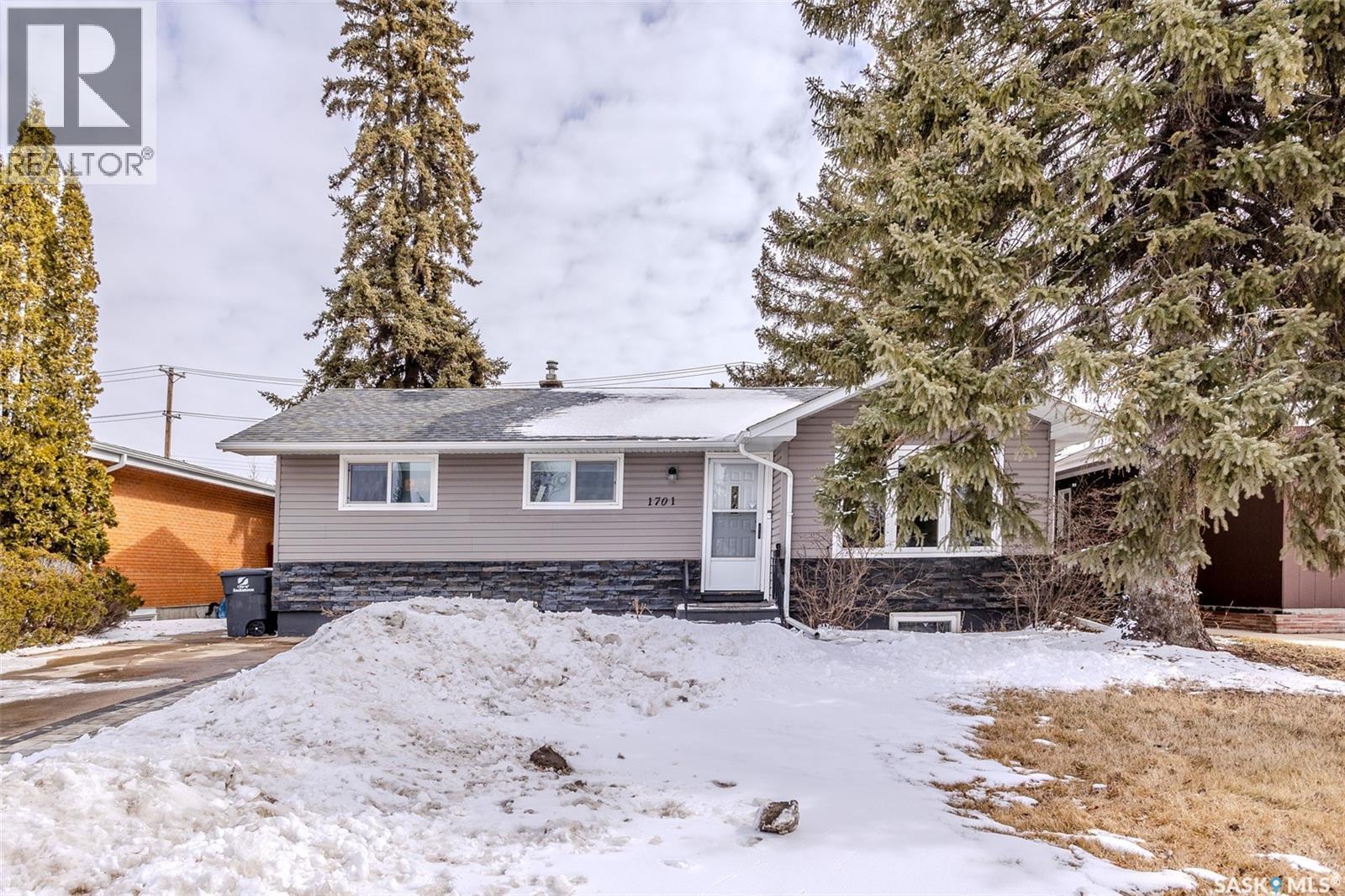 1701 Preston Avenue S, Saskatoon, SK - Outdoor