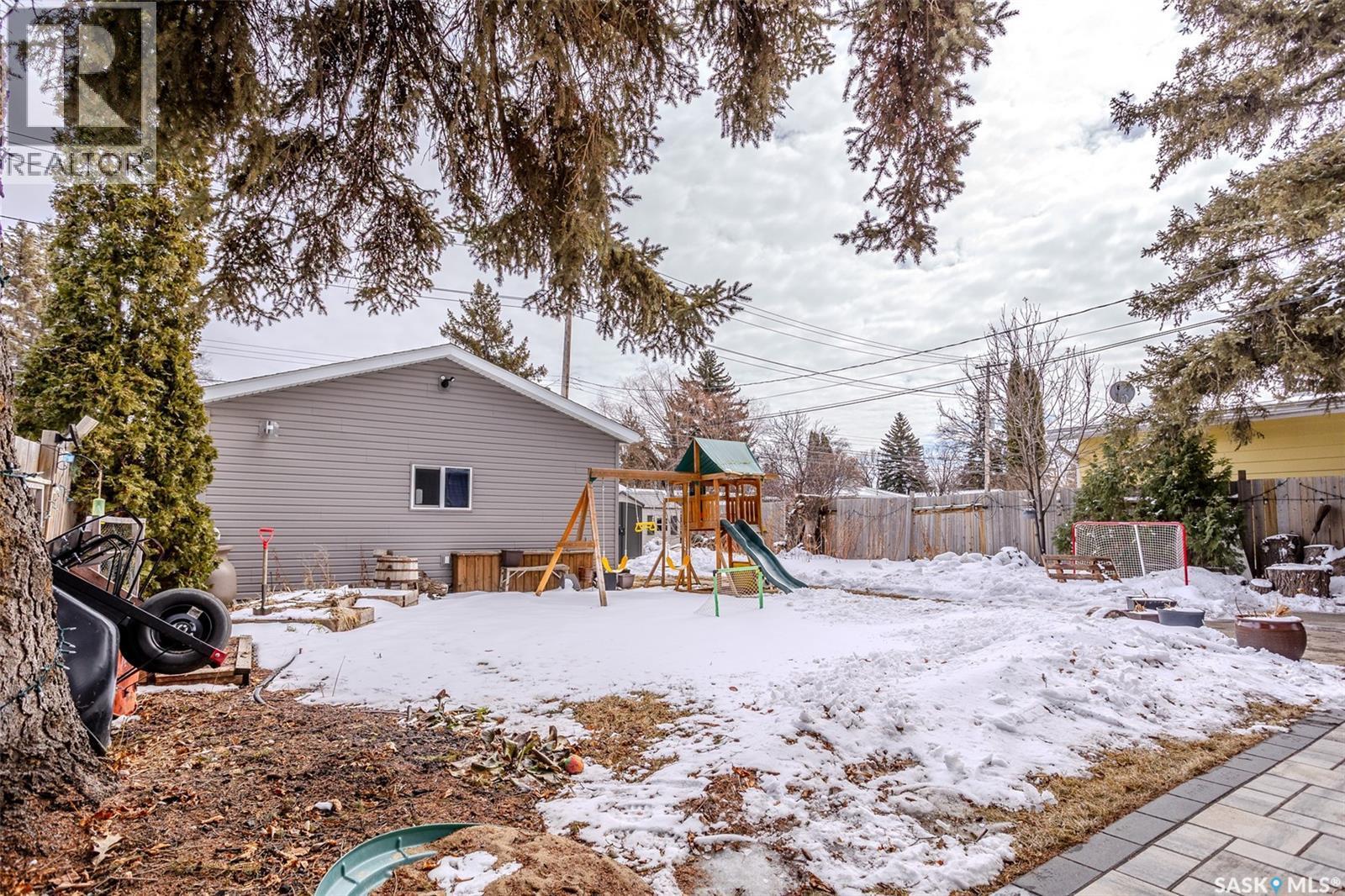 1701 Preston Avenue S, Saskatoon, SK - Outdoor