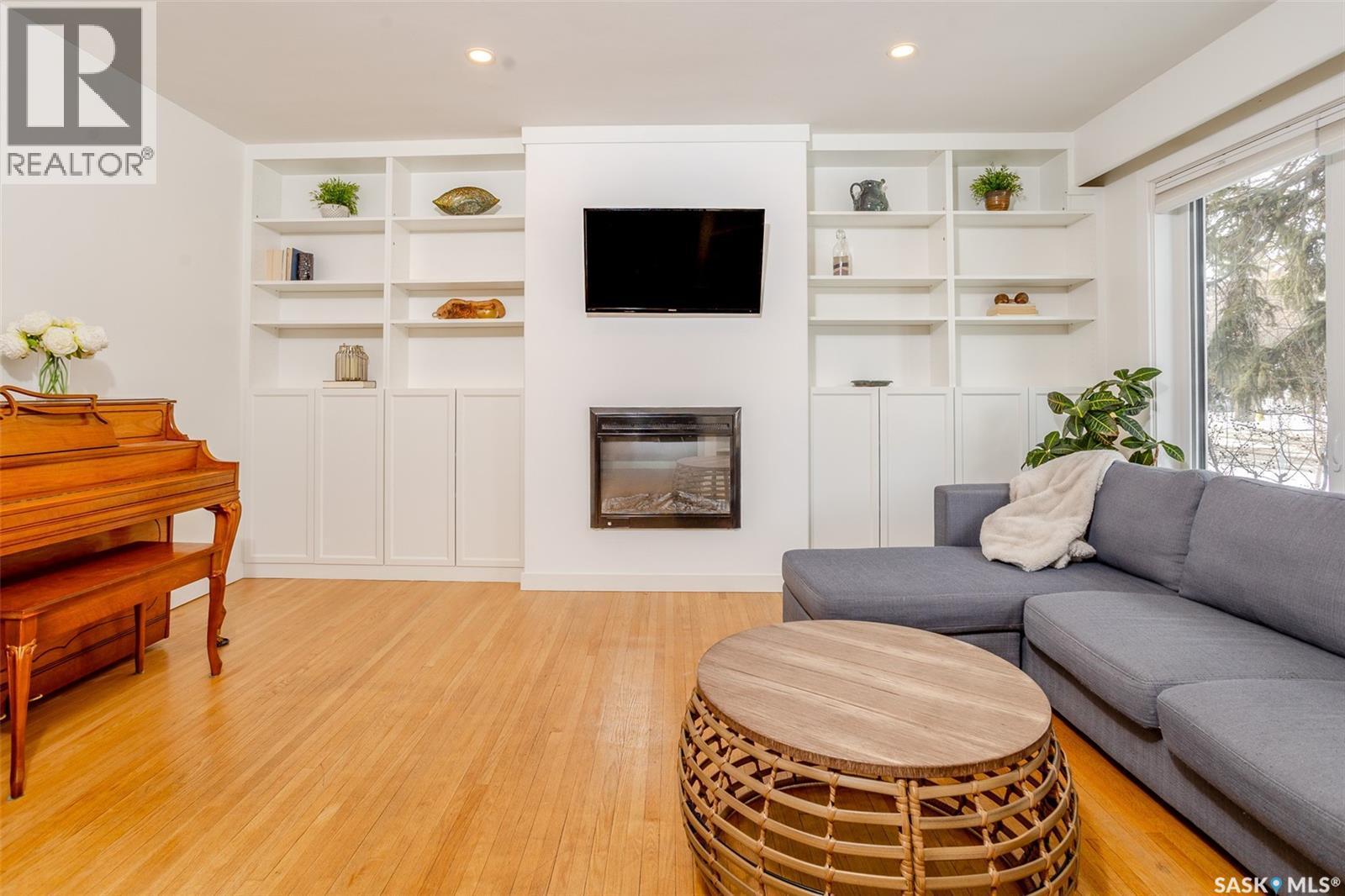1701 Preston Avenue S, Saskatoon, SK - Indoor Photo Showing Living Room With Fireplace