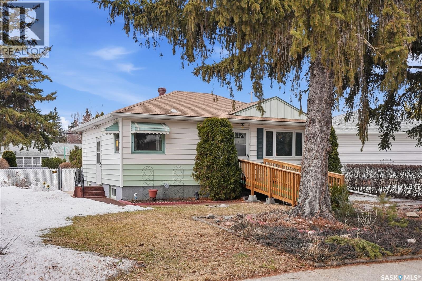 2204 York Avenue, Saskatoon, SK - Outdoor