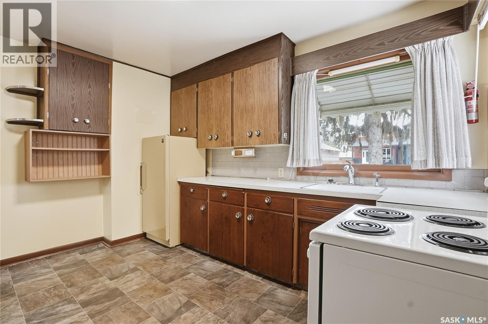 2204 York Avenue, Saskatoon, SK - Indoor Photo Showing Kitchen