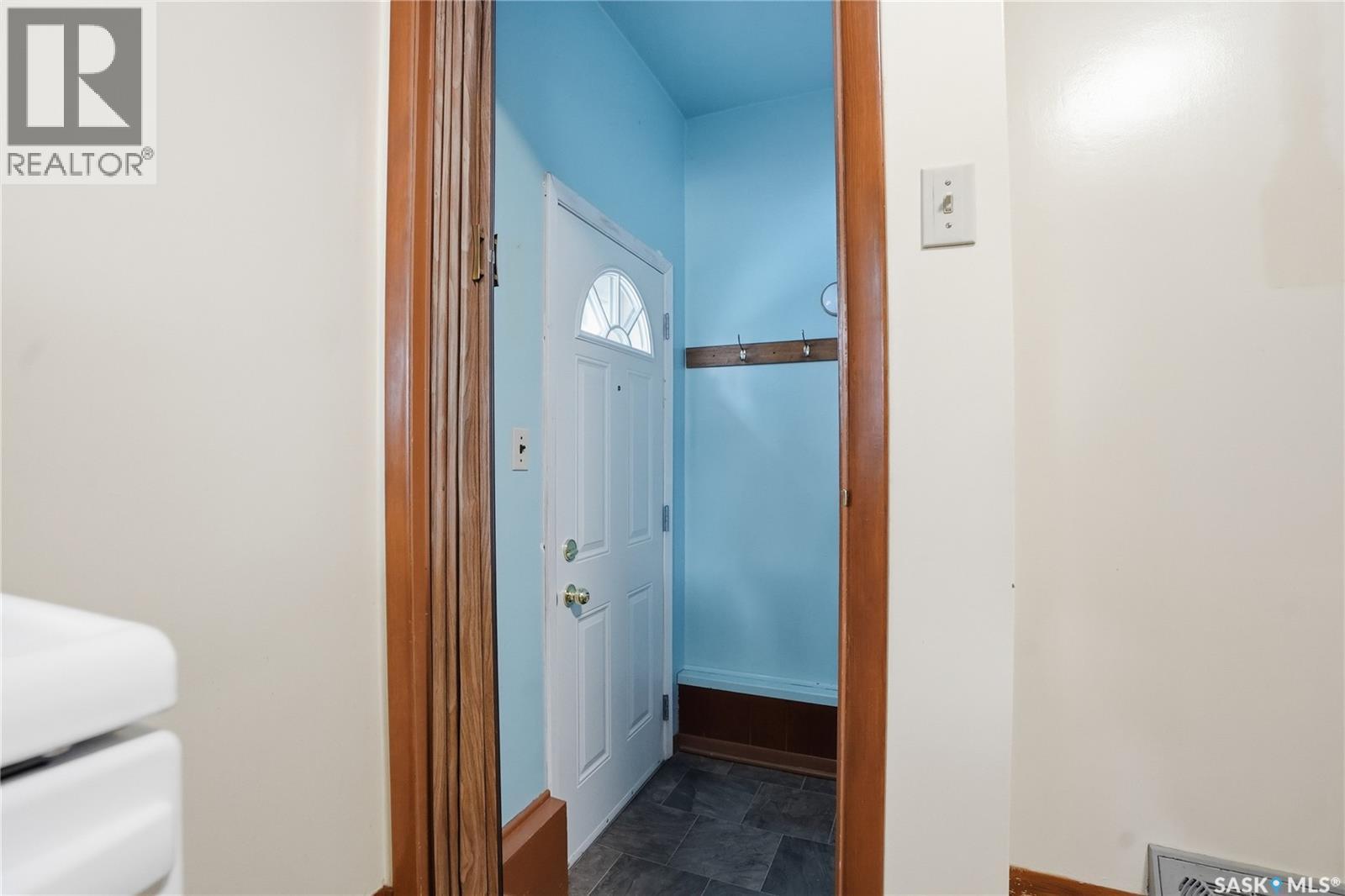2204 York Avenue, Saskatoon, SK - Indoor