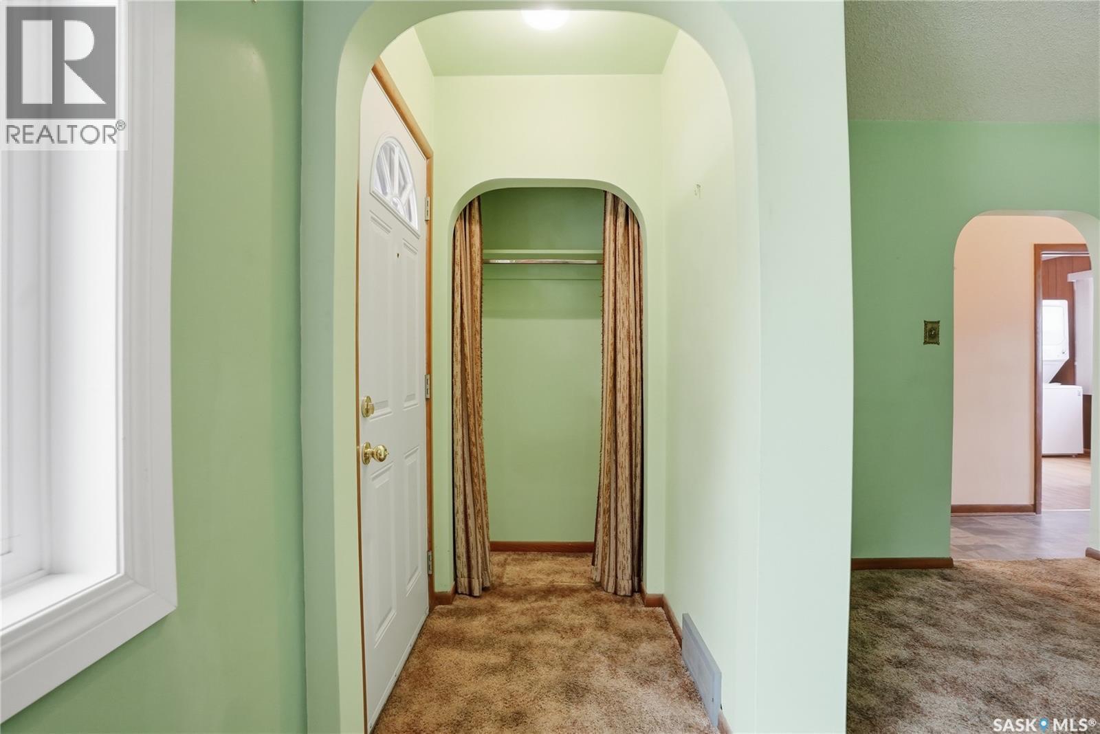 2204 York Avenue, Saskatoon, SK - Indoor