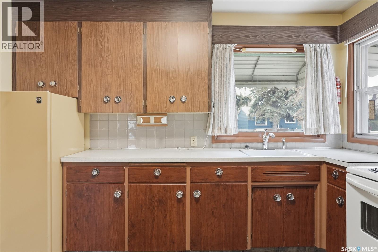 2204 York Avenue, Saskatoon, SK - Indoor Photo Showing Kitchen