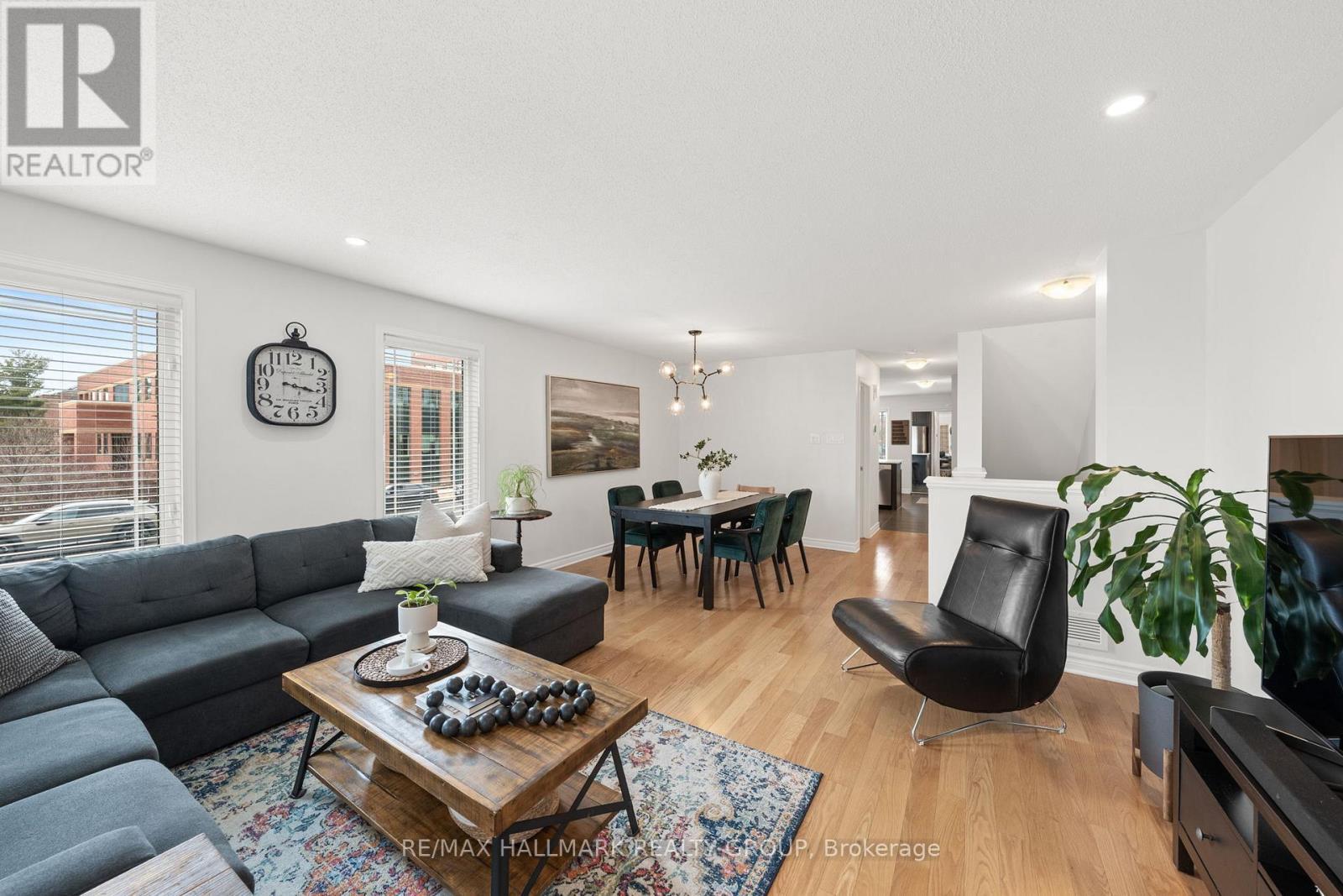 498 Leboutillier Avenue, Ottawa, ON - Indoor Photo Showing Living Room