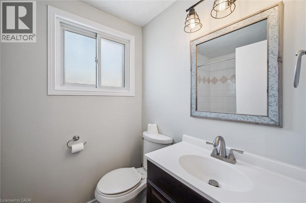 252 The Country Way, Kitchener, ON - Indoor Photo Showing Bathroom