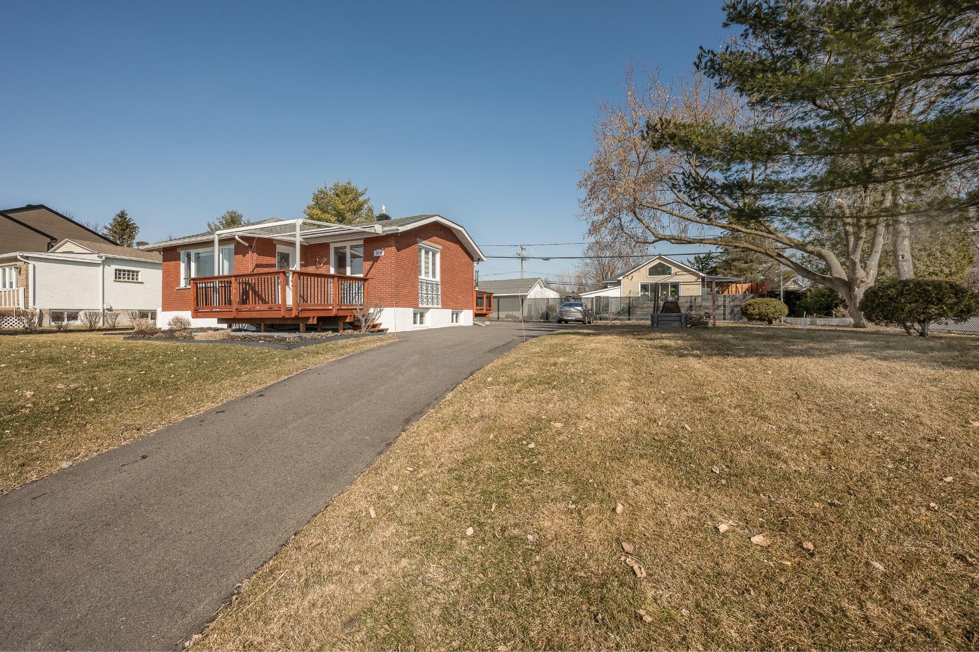 Façade - 302 Rue Ste-Thérèse, Saint-Jean-Sur-Richelieu, QC - Outdoor