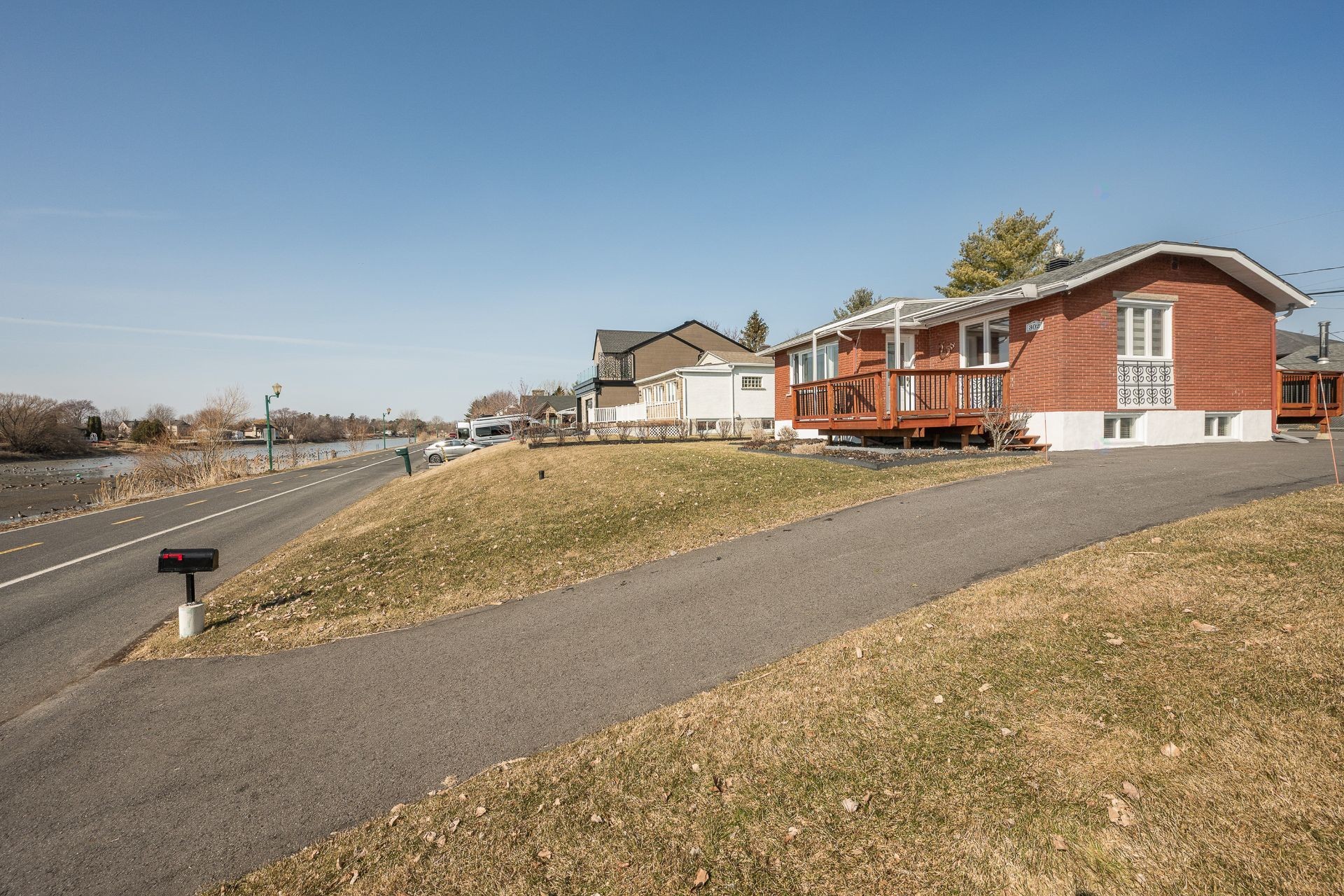Façade - 302 Rue Ste-Thérèse, Saint-Jean-Sur-Richelieu, QC - Outdoor