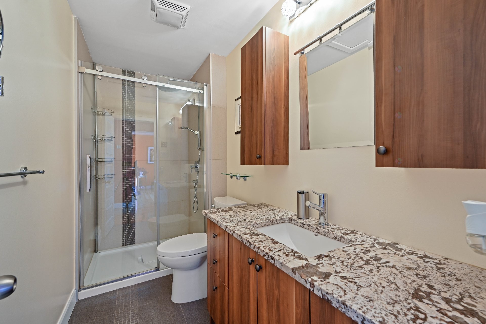 Salle de bains - 302 Rue Ste-Thérèse, Saint-Jean-Sur-Richelieu, QC - Indoor Photo Showing Bathroom