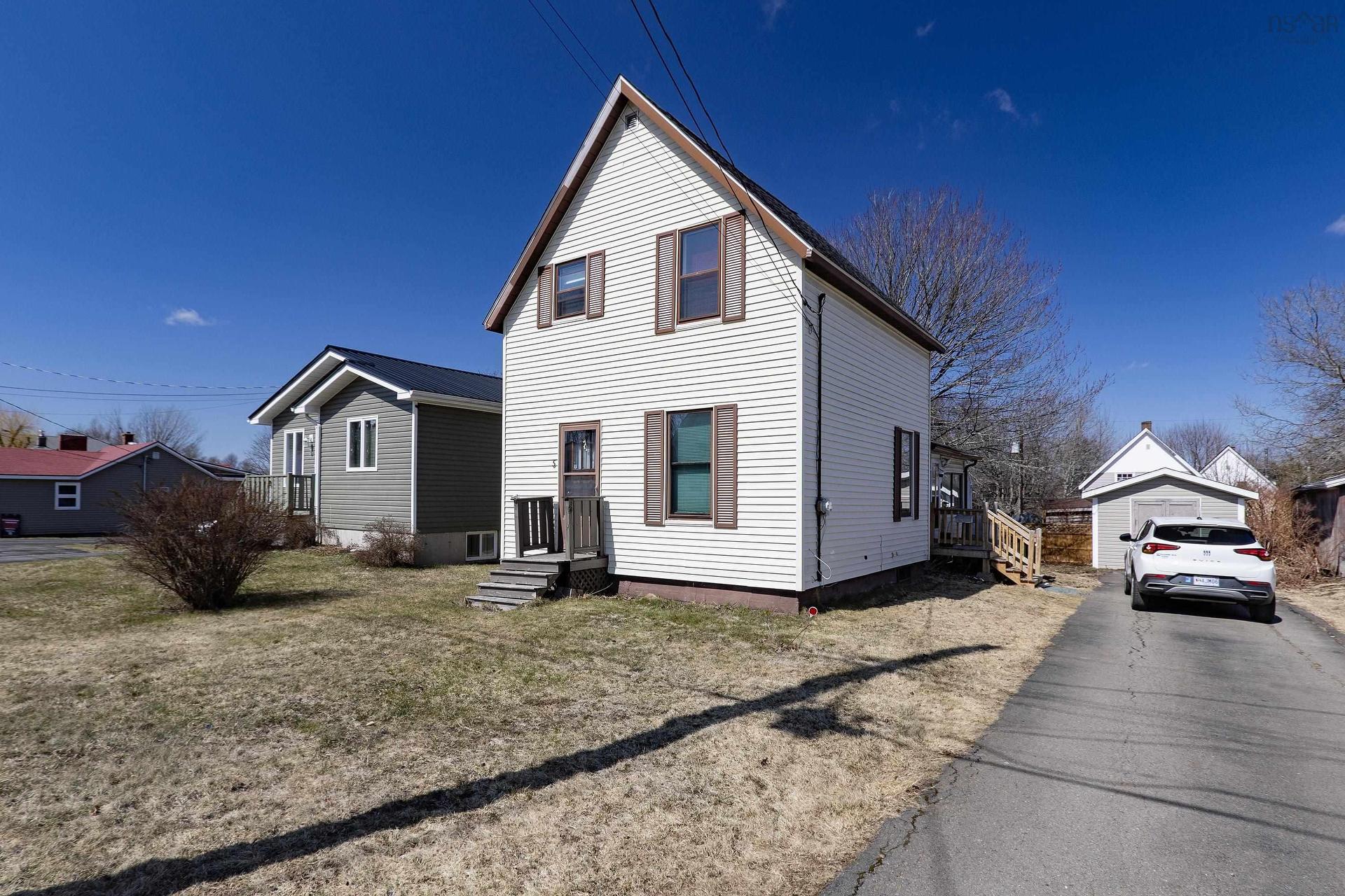 5 Minto Street, Amherst, NS