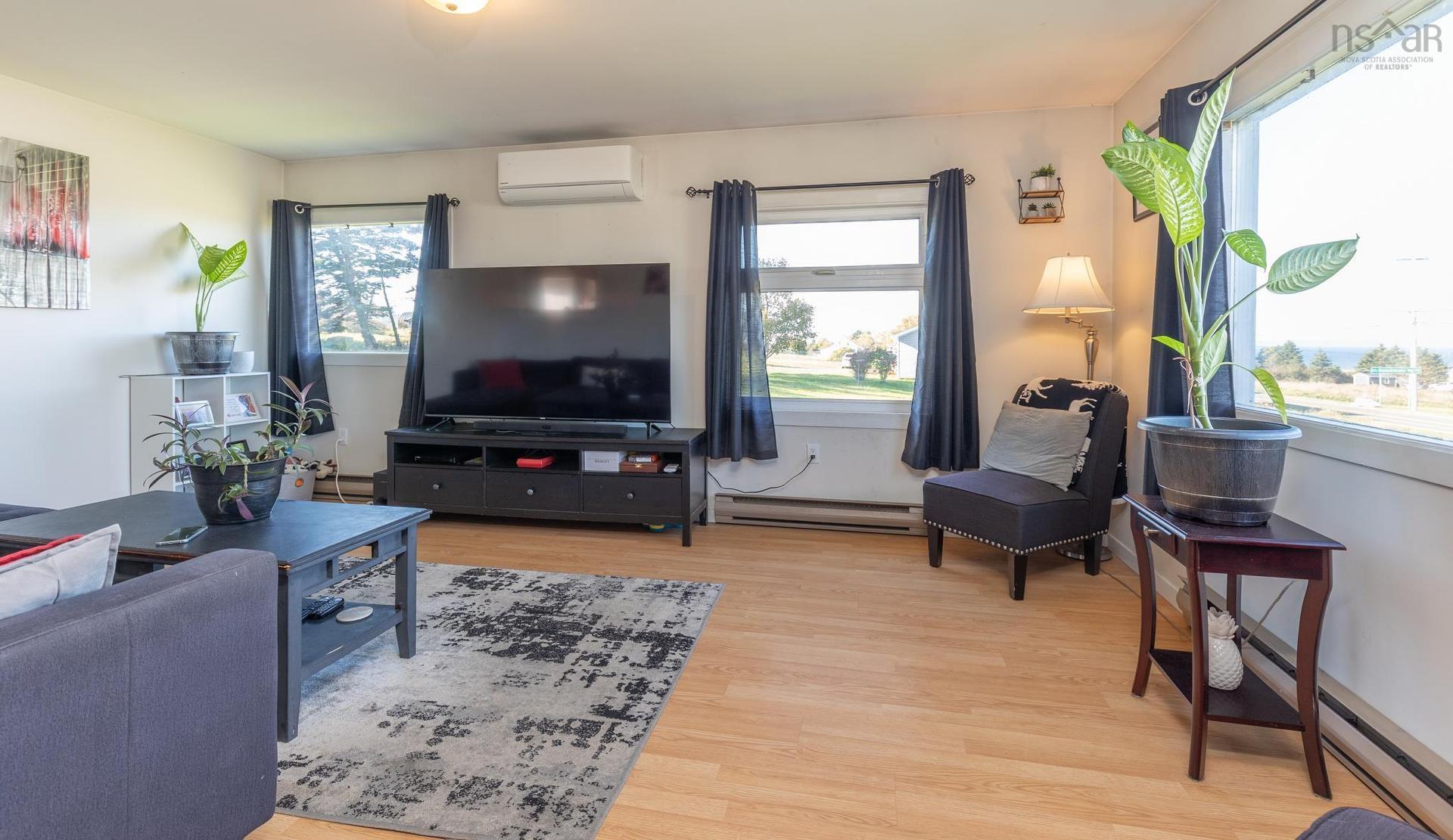 2484 Highway 1, Grosses Coques, NS