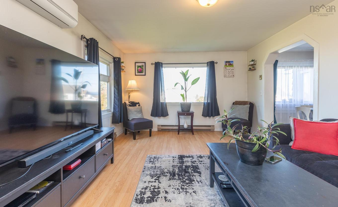 2484 Highway 1, Grosses Coques, NS