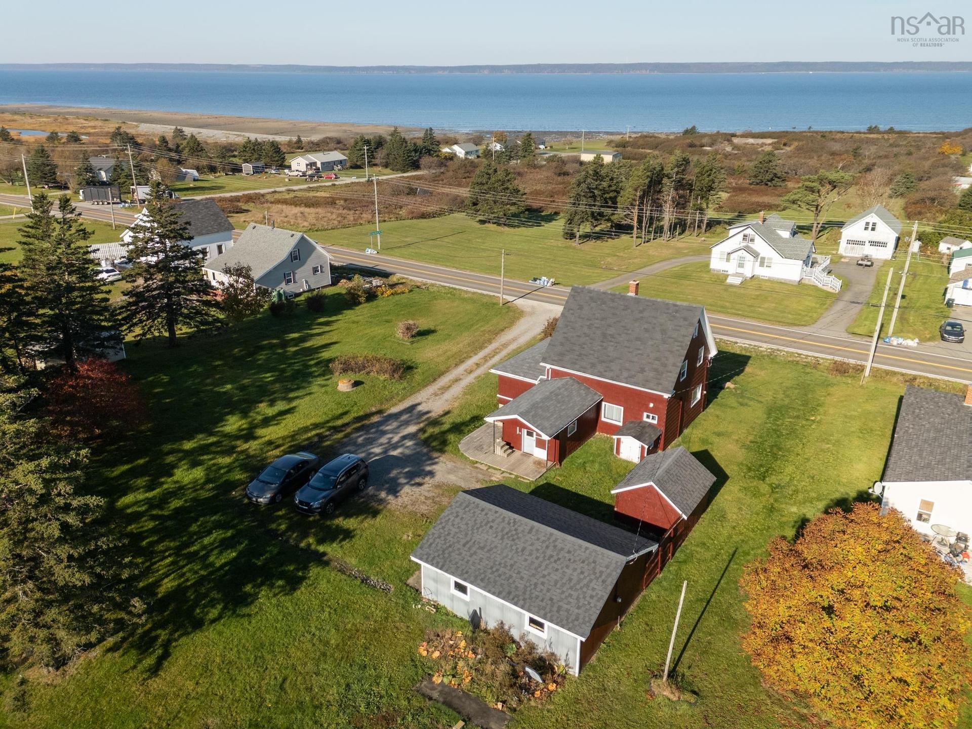 2484 Highway 1, Grosses Coques, NS