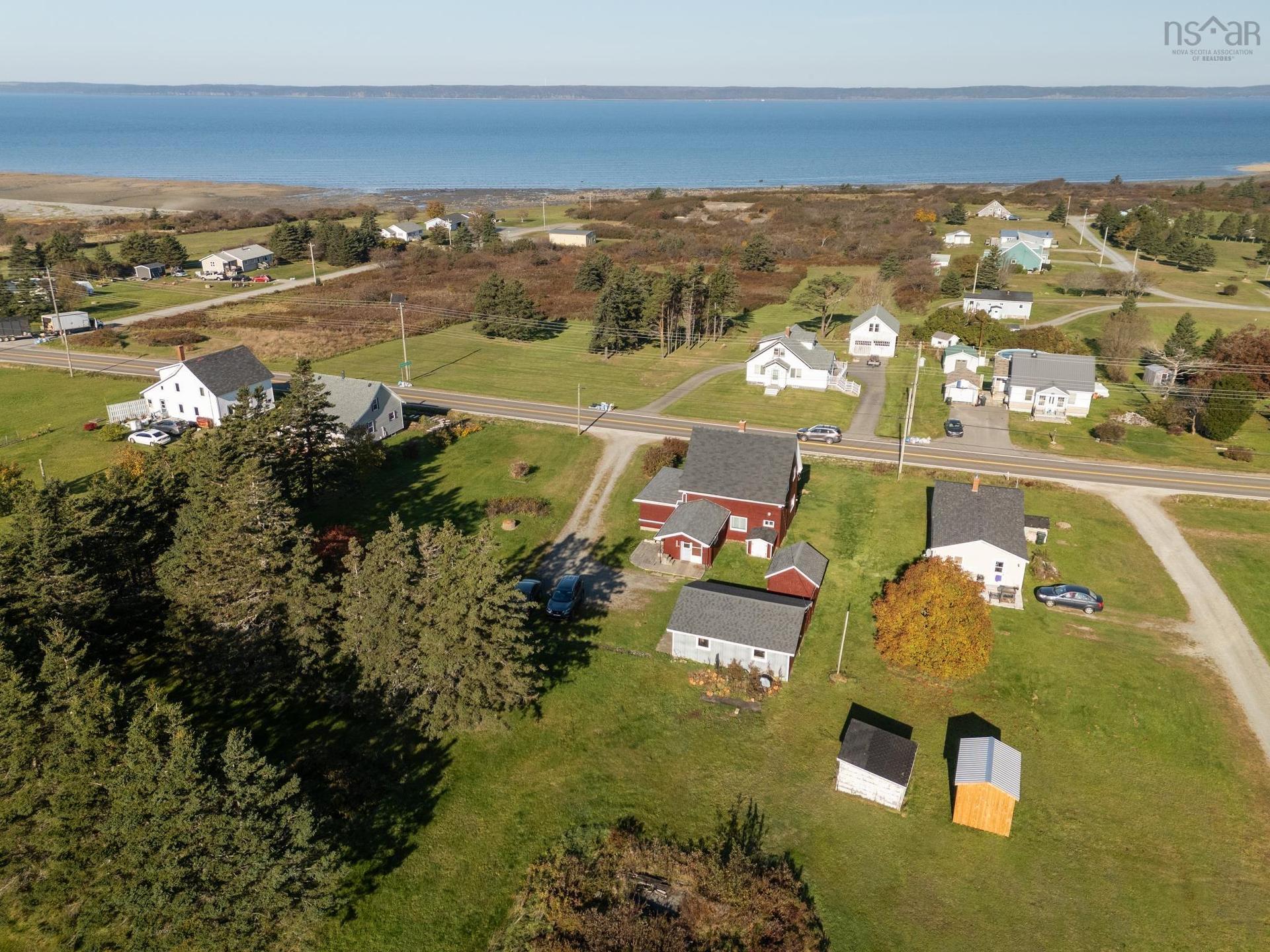 2484 Highway 1, Grosses Coques, NS