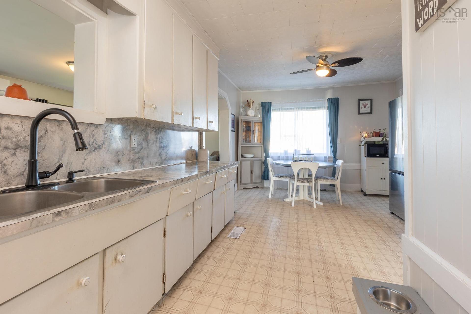 2484 Highway 1, Grosses Coques, NS
