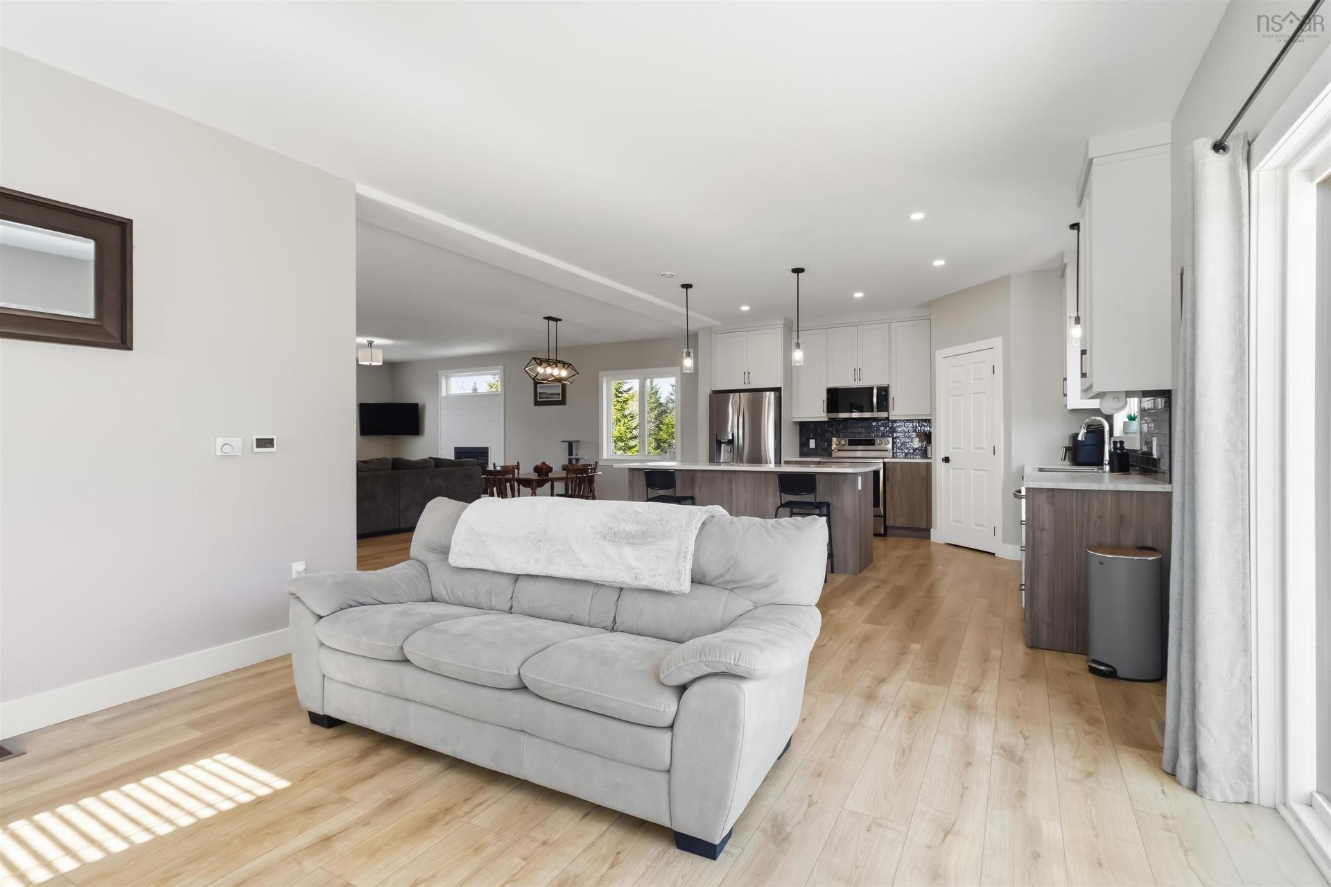 86 Riverview Drive, Timberlea, NS - Indoor Photo Showing Living Room