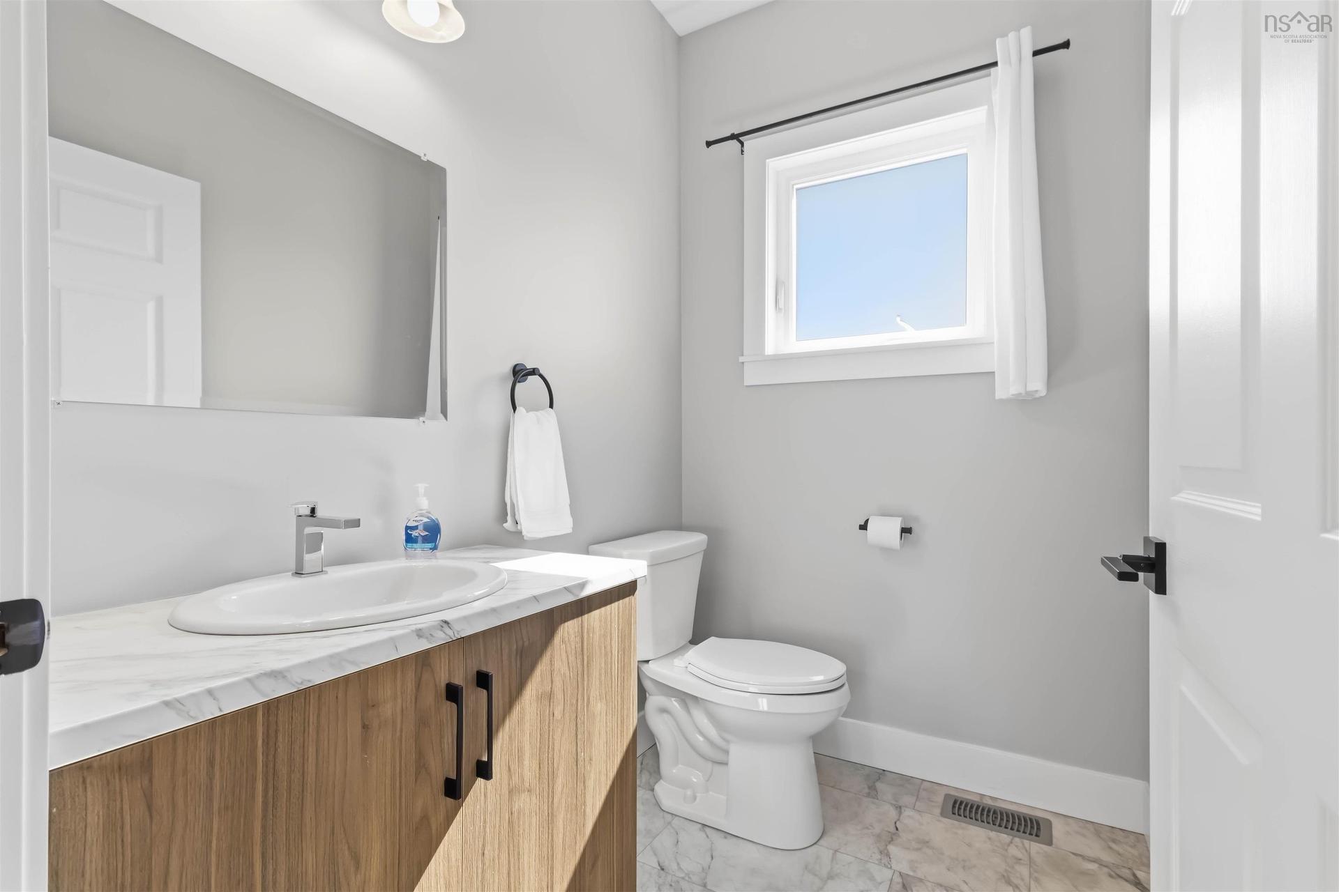 86 Riverview Drive, Timberlea, NS - Indoor Photo Showing Bathroom