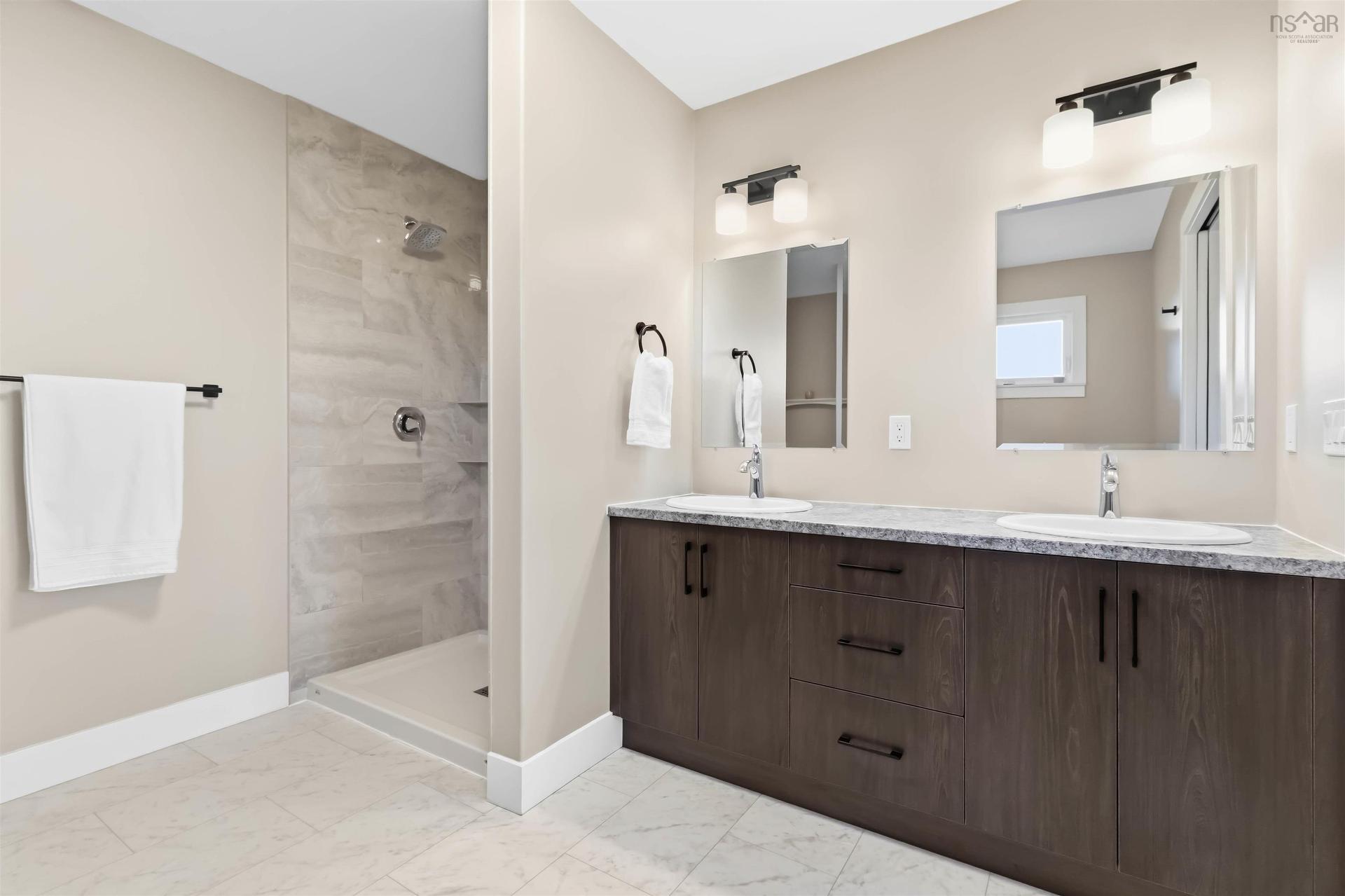 86 Riverview Drive, Timberlea, NS - Indoor Photo Showing Bathroom