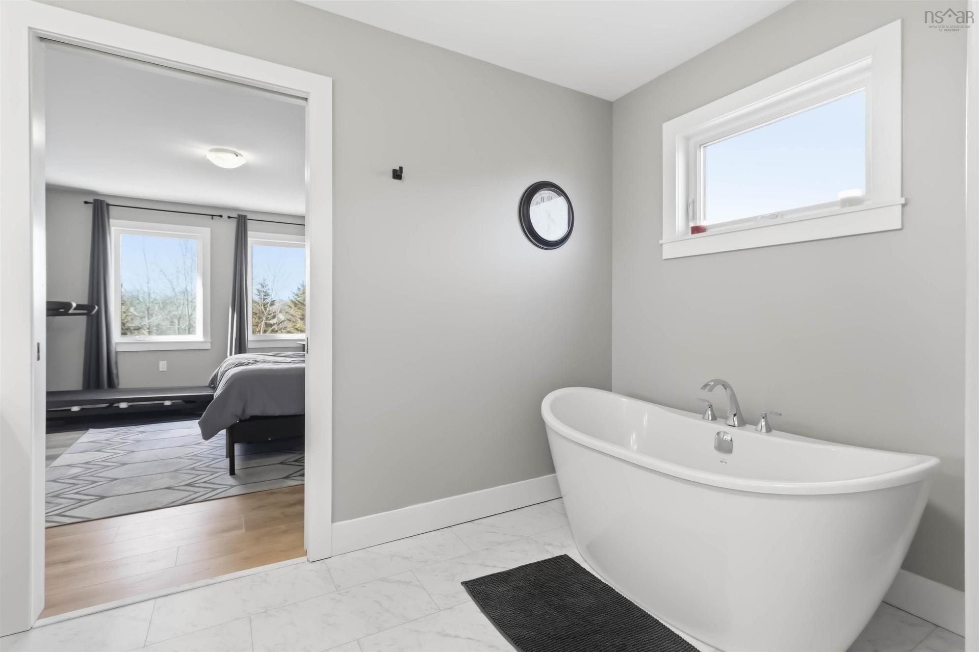 86 Riverview Drive, Timberlea, NS - Indoor Photo Showing Bathroom