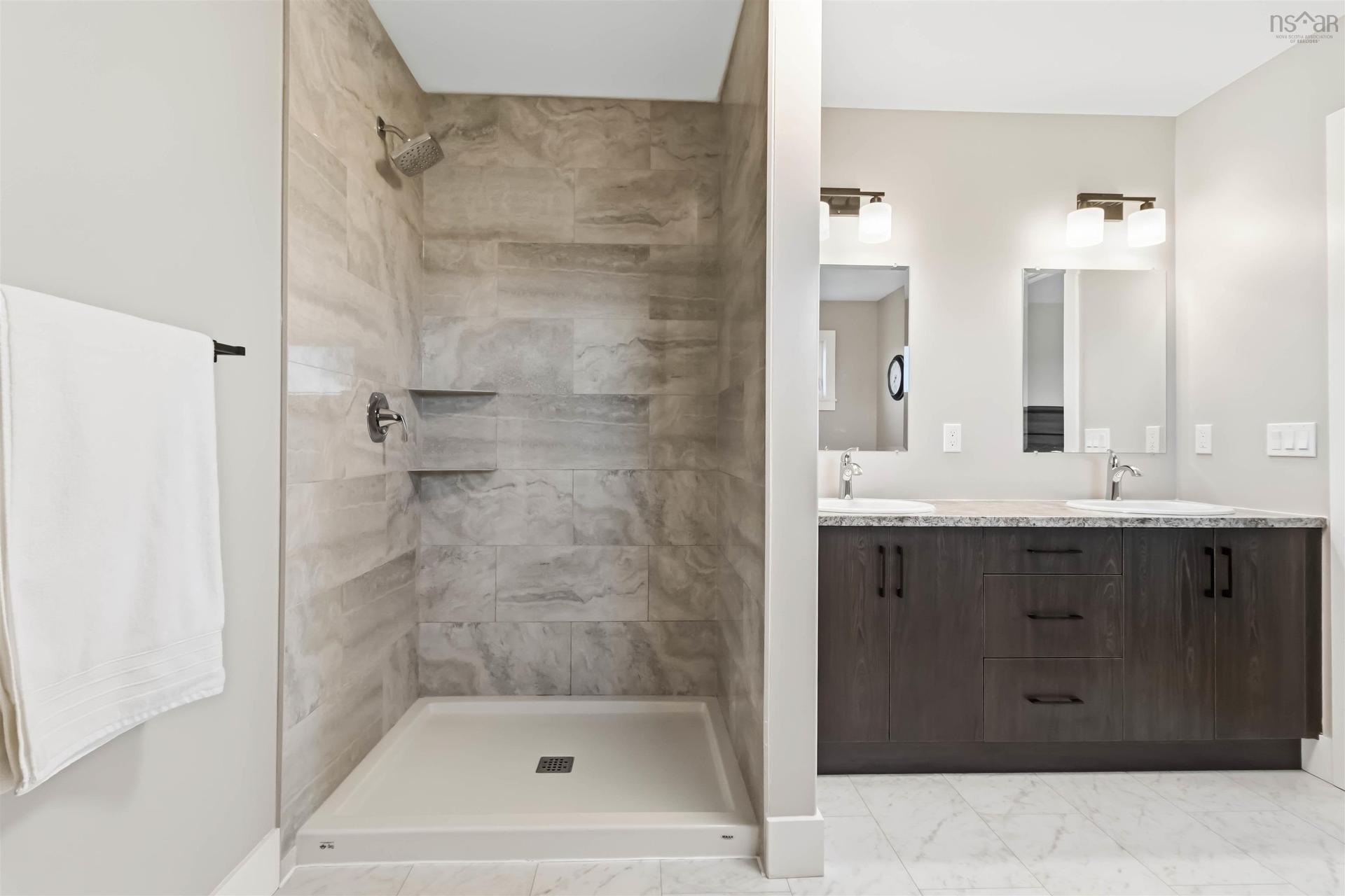 86 Riverview Drive, Timberlea, NS - Indoor Photo Showing Bathroom