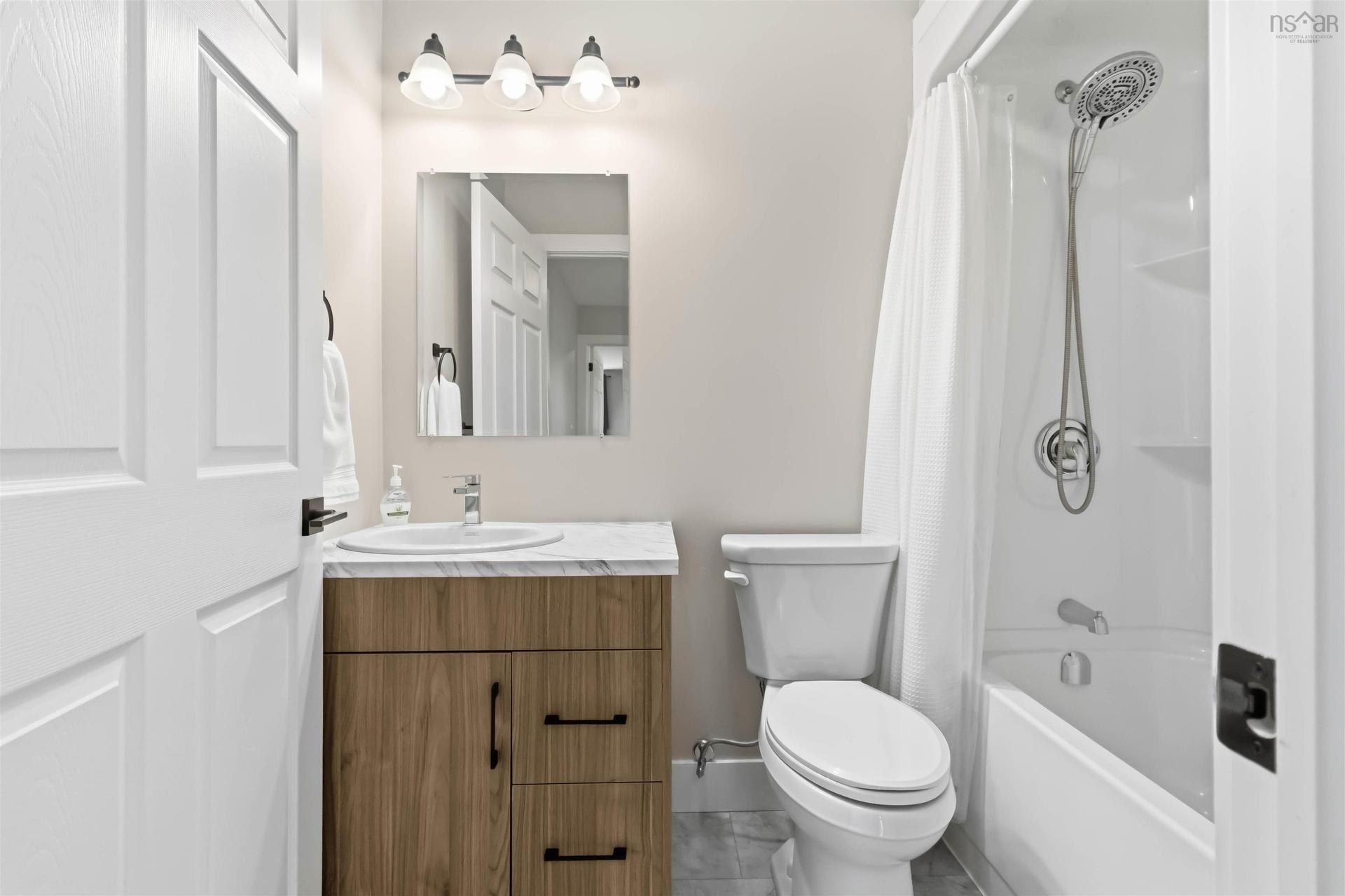 86 Riverview Drive, Timberlea, NS - Indoor Photo Showing Bathroom