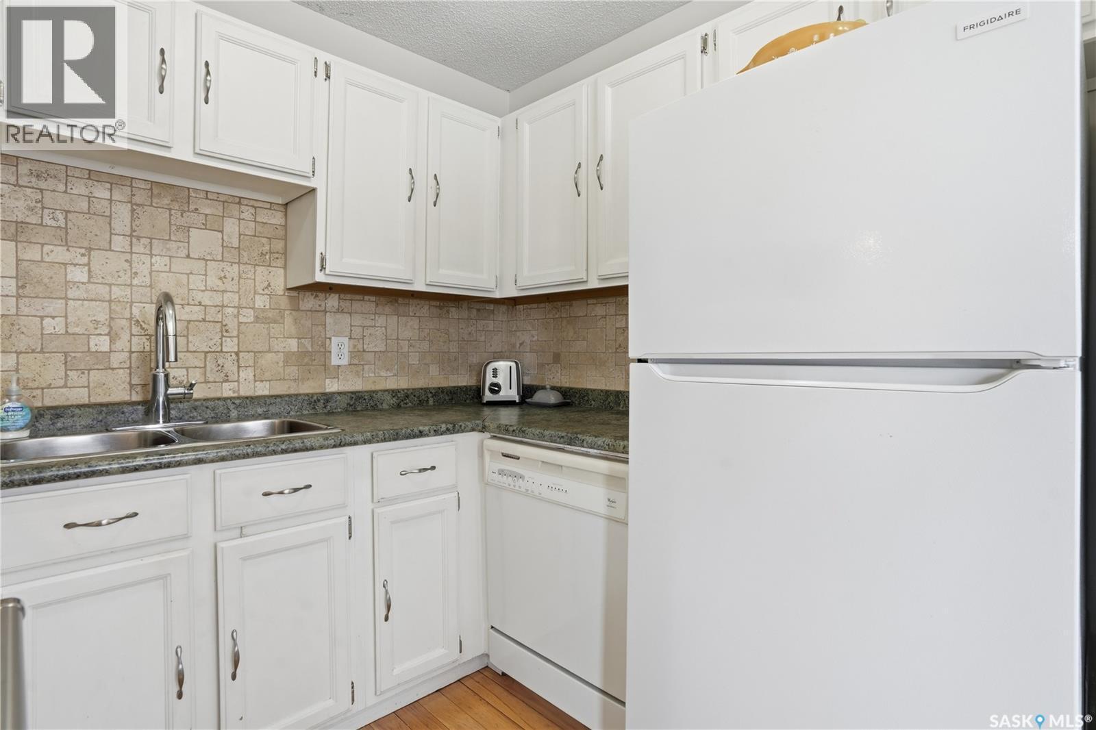 3860 7Th Avenue E, Regina, SK - Indoor Photo Showing Kitchen With Double Sink