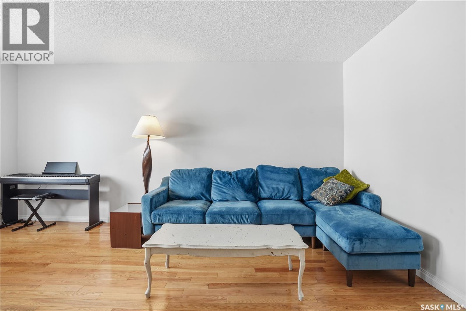 3860 7Th Avenue E, Regina, SK - Indoor Photo Showing Living Room