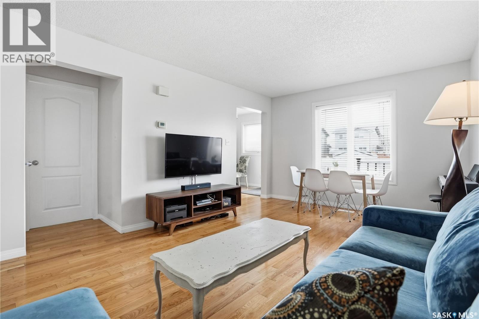 3860 7Th Avenue E, Regina, SK - Indoor Photo Showing Living Room